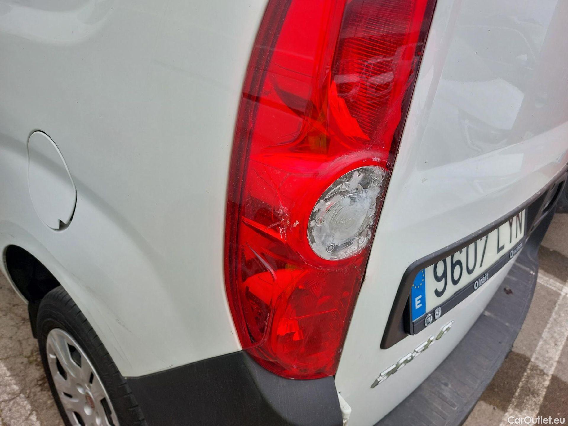  Fiat  Doblo FIAT Doblò Cargo/2015/4P/furgón derivado de turismo Cargo SX 1.6 Mjet 77kW (105CV) #12