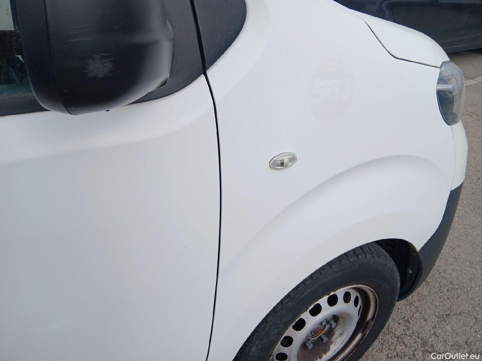  Toyota  Proace TOYOTA  / 2016 / 4P / furgón FU. MEDIO (L1) 2.0D 90kW COMFORT CARGA + #27