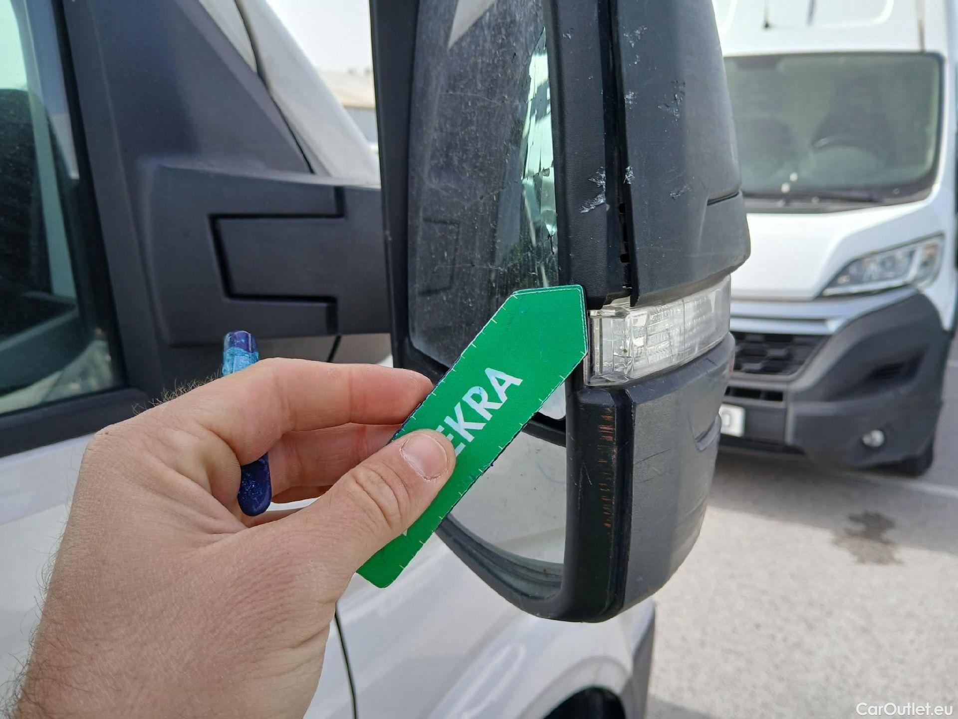  Volkswagen  Crafter VOLKSWAGEN  / 2017 / 2P / chasis cabina 35 Chasis CS RD L4 2.0 TDI 90kW RWD #23