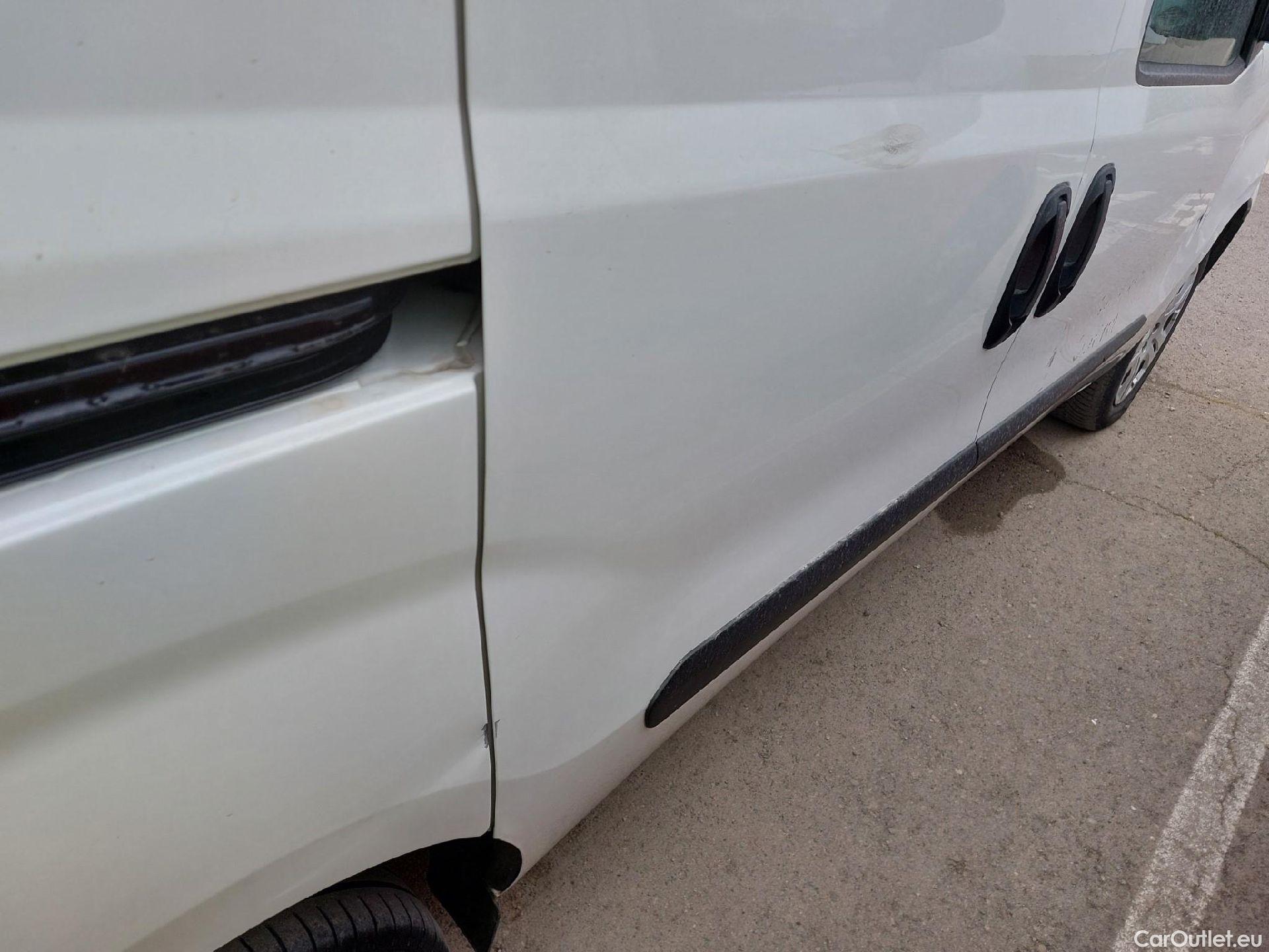  Fiat  Doblo FIAT Doblò Cargo/2015/4P/furgón derivado de turismo Cargo SX 1.6 Mjet 77kW (105CV) #21