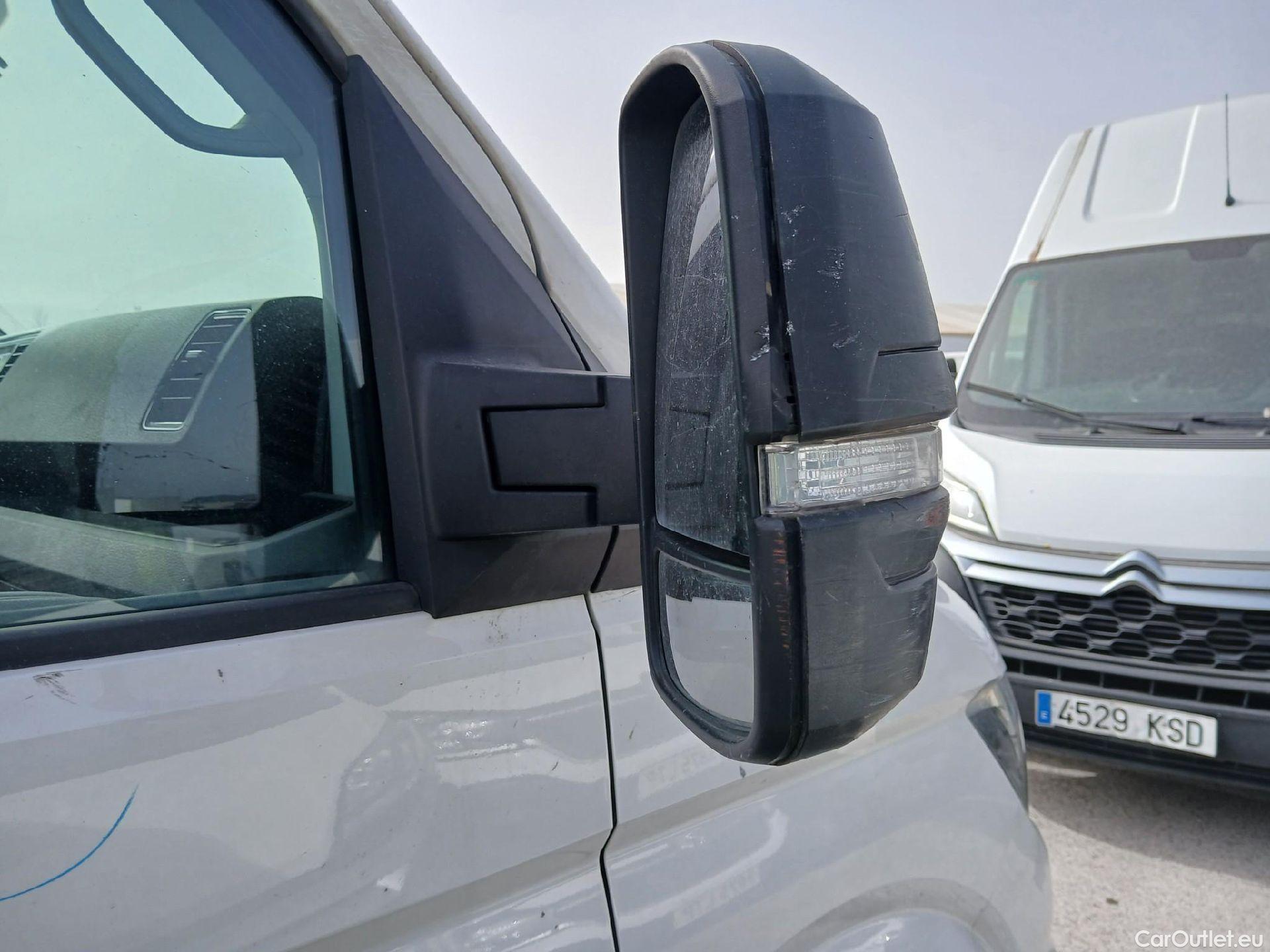  Volkswagen  Crafter VOLKSWAGEN  / 2017 / 2P / chasis cabina 35 Chasis CS RD L4 2.0 TDI 90kW RWD #22