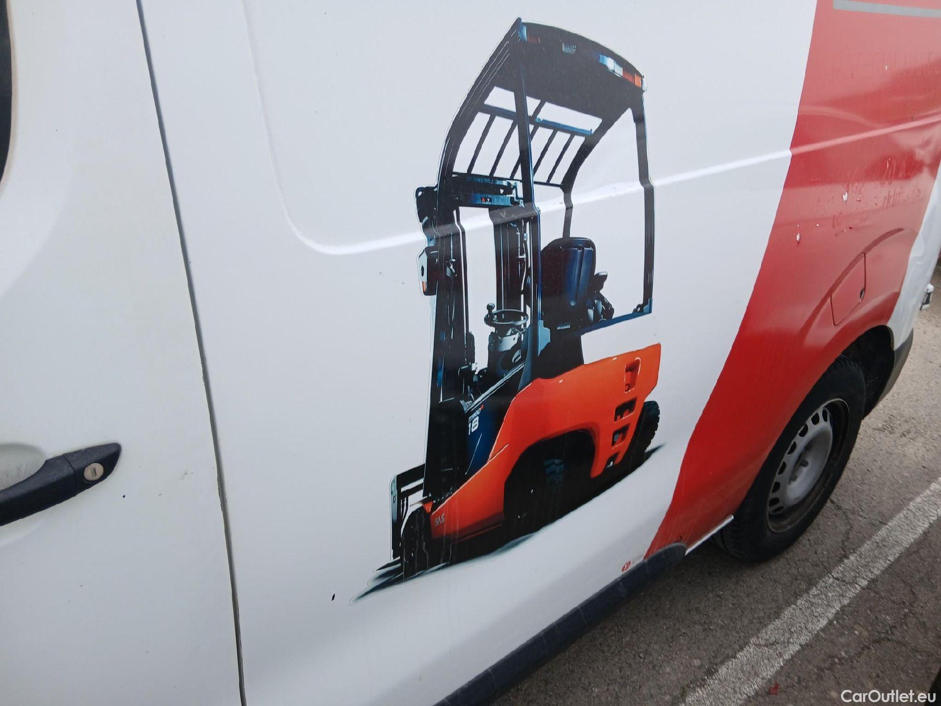  Toyota  Proace TOYOTA  / 2016 / 4P / furgón FU. MEDIO (L1) 2.0D 90kW COMFORT CARGA + #12