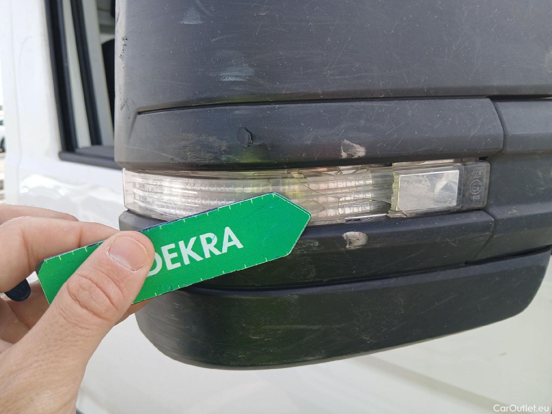  Volkswagen  Crafter VOLKSWAGEN  / 2017 / 2P / chasis cabina 35 Chasis CS RD L4 2.0 TDI 90kW RWD #26