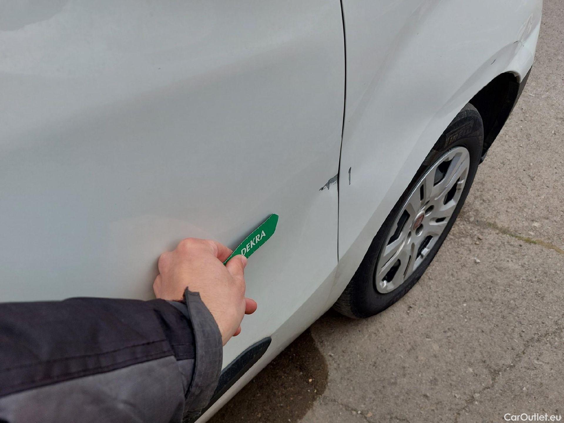  Fiat  Doblo FIAT Doblò Cargo/2015/4P/furgón derivado de turismo Cargo SX 1.6 Mjet 77kW (105CV) #23