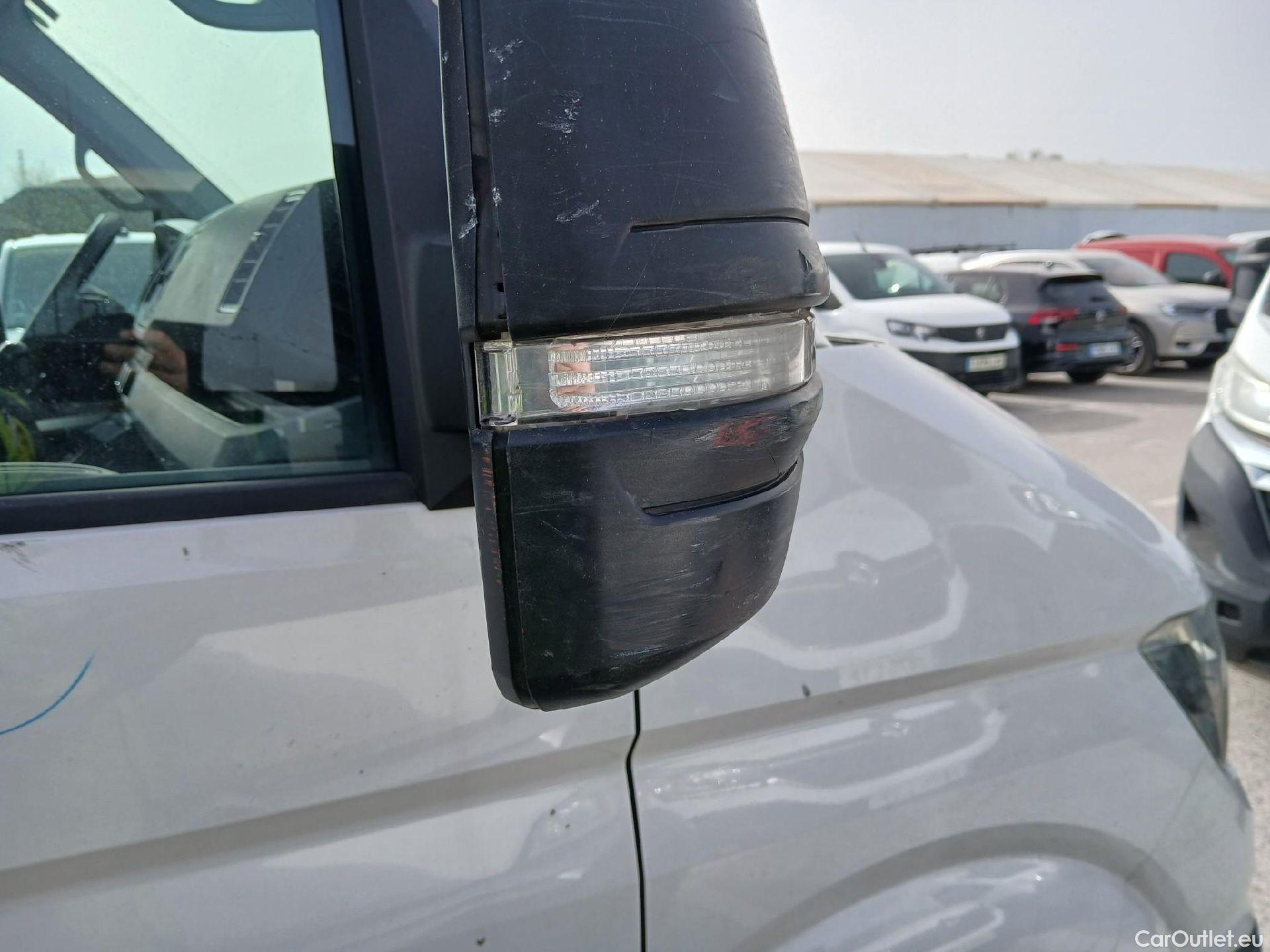  Volkswagen  Crafter VOLKSWAGEN  / 2017 / 2P / chasis cabina 35 Chasis CS RD L4 2.0 TDI 90kW RWD #25