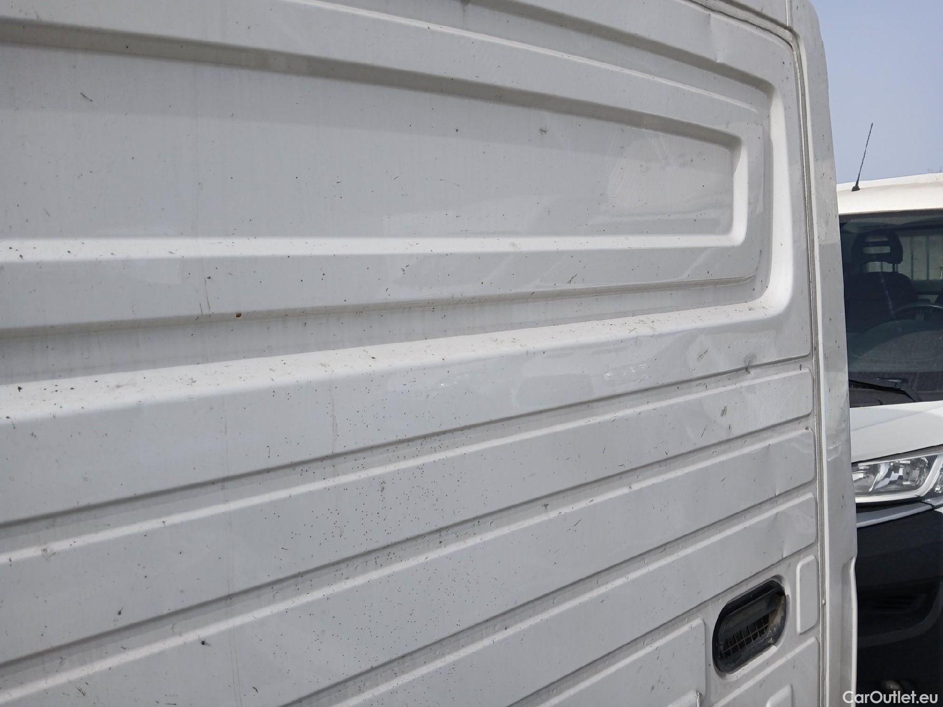  Volkswagen  Crafter VOLKSWAGEN  / 2017 / 2P / chasis cabina 35 Chasis CS RD L4 2.0 TDI 90kW RWD #17