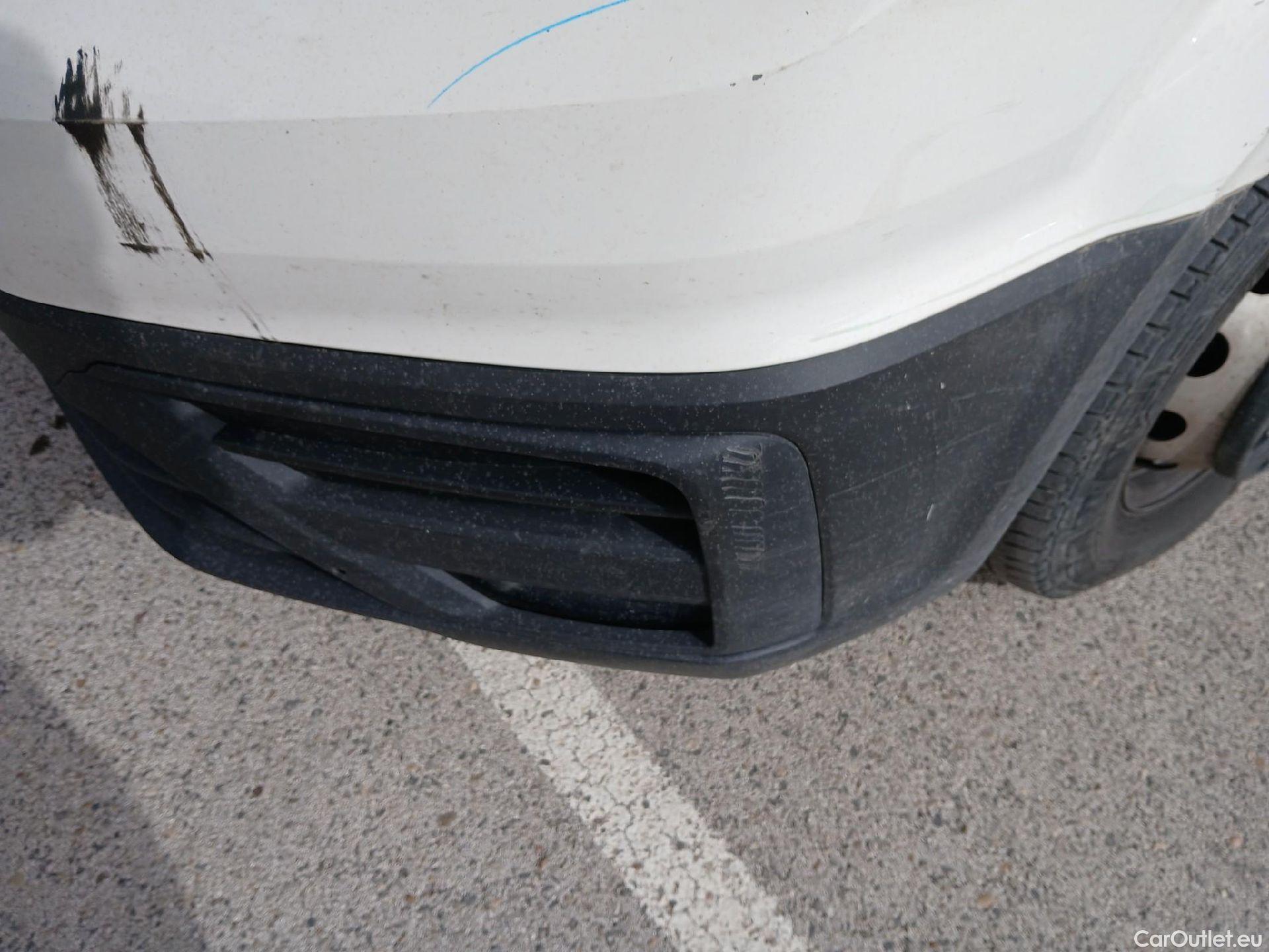  Volkswagen  Crafter VOLKSWAGEN  / 2017 / 2P / chasis cabina 35 Chasis CS RD L4 2.0 TDI 90kW RWD #8