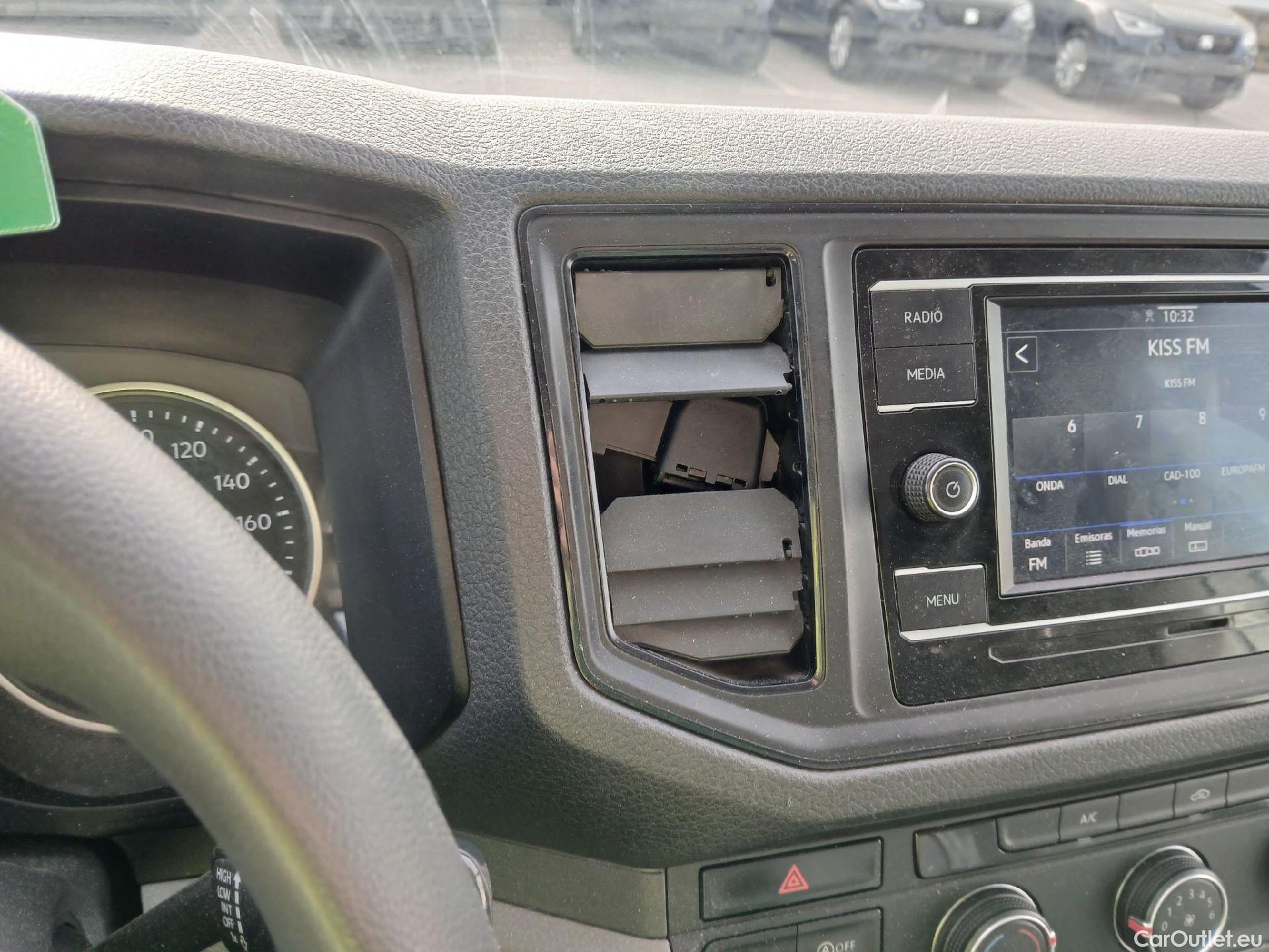  Volkswagen  Crafter VOLKSWAGEN  / 2017 / 2P / chasis cabina 35 Chasis CS RD L4 2.0 TDI 90kW RWD #1