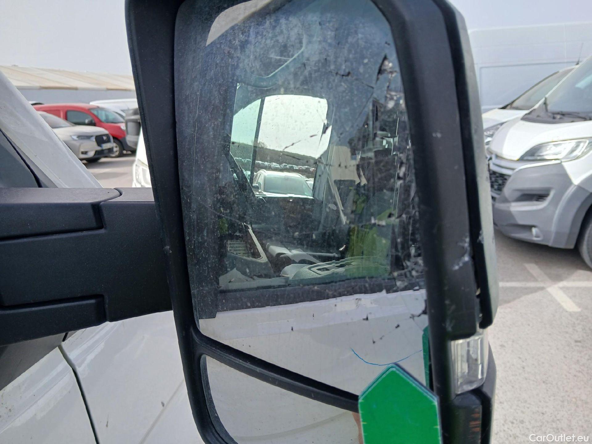  Volkswagen  Crafter VOLKSWAGEN  / 2017 / 2P / chasis cabina 35 Chasis CS RD L4 2.0 TDI 90kW RWD #31