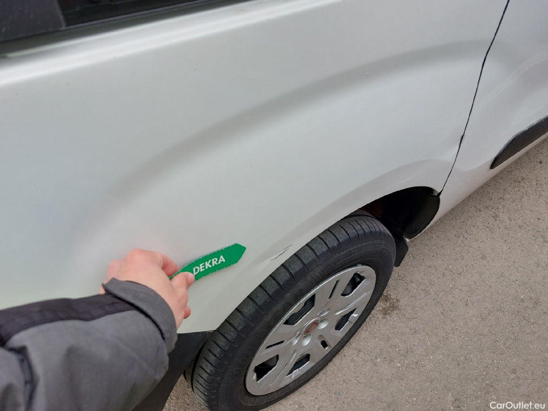  Fiat  Doblo FIAT Doblò Cargo/2015/4P/furgón derivado de turismo Cargo SX 1.6 Mjet 77kW (105CV) #19