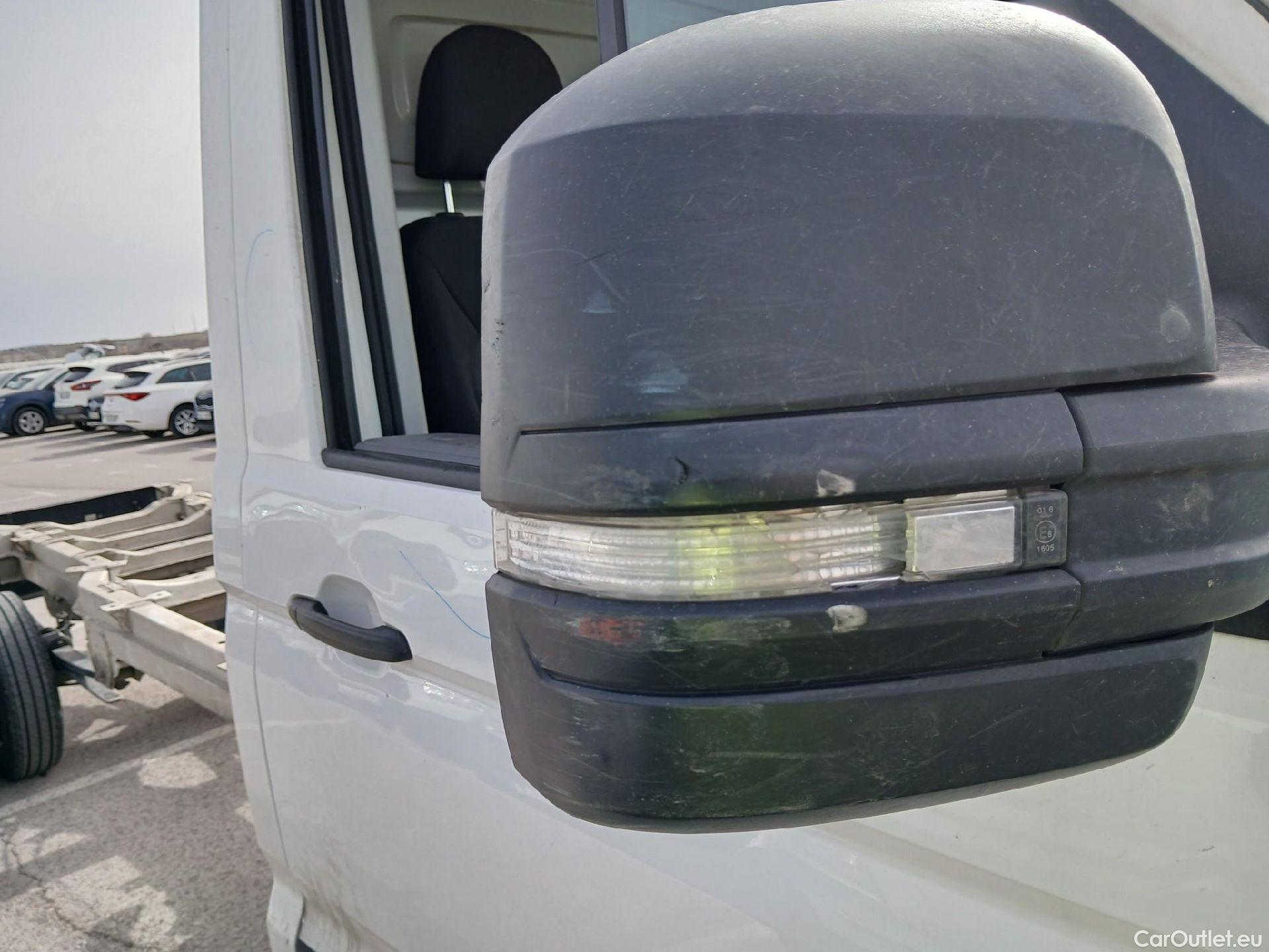  Volkswagen  Crafter VOLKSWAGEN  / 2017 / 2P / chasis cabina 35 Chasis CS RD L4 2.0 TDI 90kW RWD #27