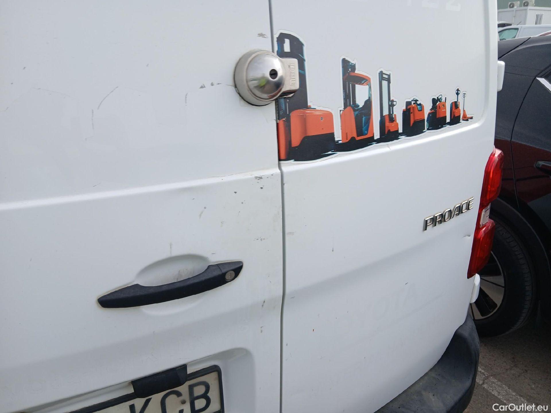  Toyota  Proace TOYOTA  / 2016 / 4P / furgón FU. MEDIO (L1) 2.0D 90kW COMFORT CARGA + #18