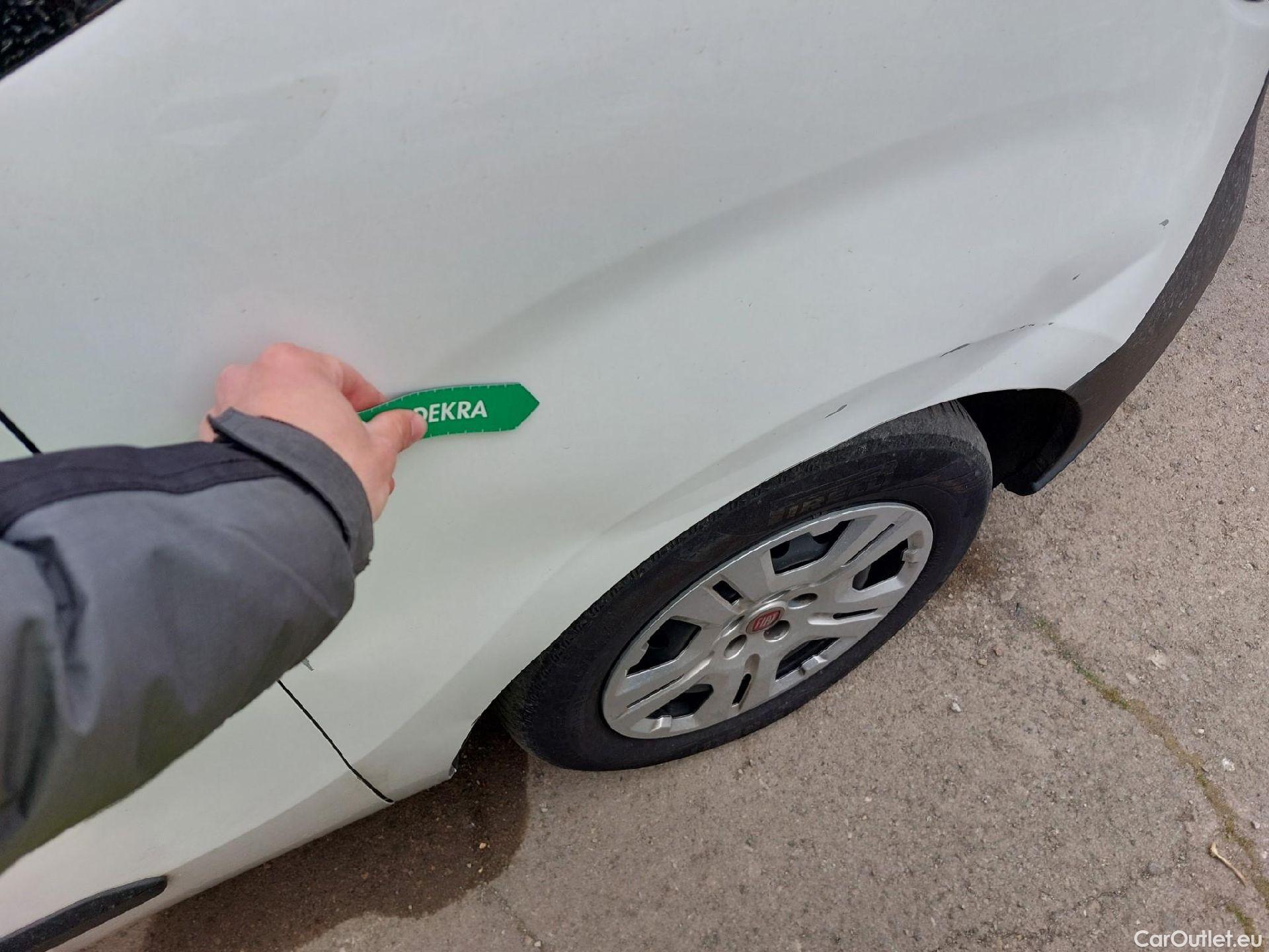  Fiat  Doblo FIAT Doblò Cargo/2015/4P/furgón derivado de turismo Cargo SX 1.6 Mjet 77kW (105CV) #27