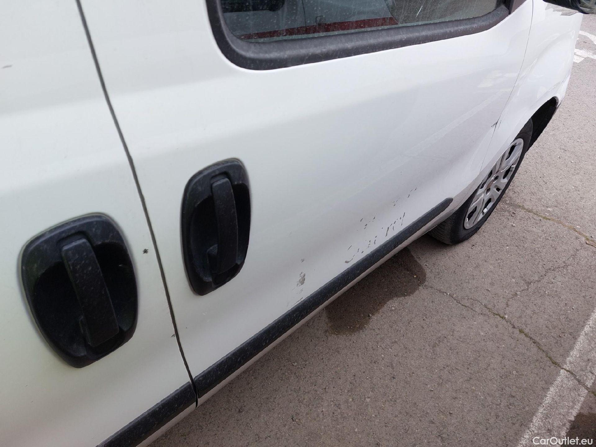  Fiat  Doblo FIAT Doblò Cargo/2015/4P/furgón derivado de turismo Cargo SX 1.6 Mjet 77kW (105CV) #22