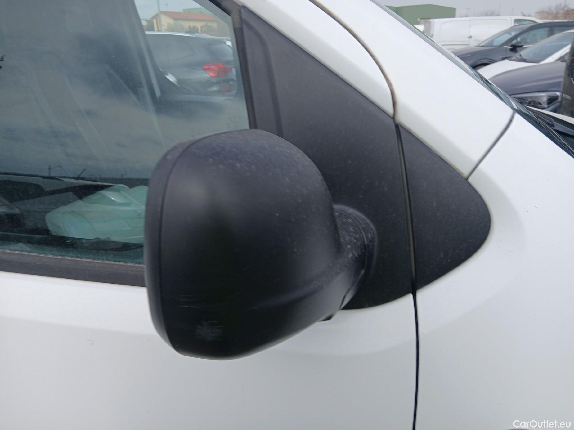  Toyota  Proace TOYOTA  / 2016 / 4P / furgón FU. MEDIO (L1) 2.0D 90kW COMFORT CARGA + #29