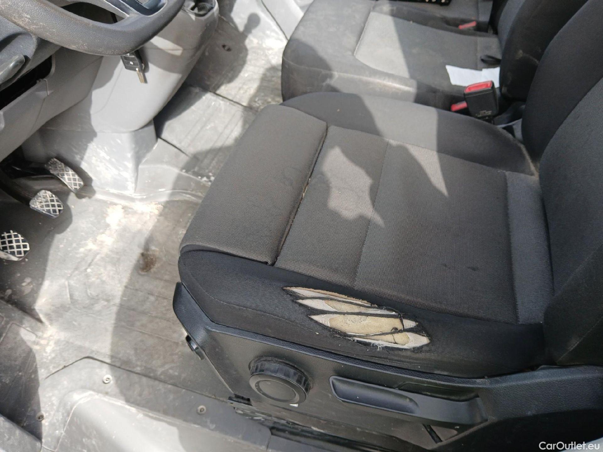  Volkswagen  Crafter VOLKSWAGEN  / 2017 / 2P / chasis cabina 35 Chasis CS RD L4 2.0 TDI 90kW RWD #33