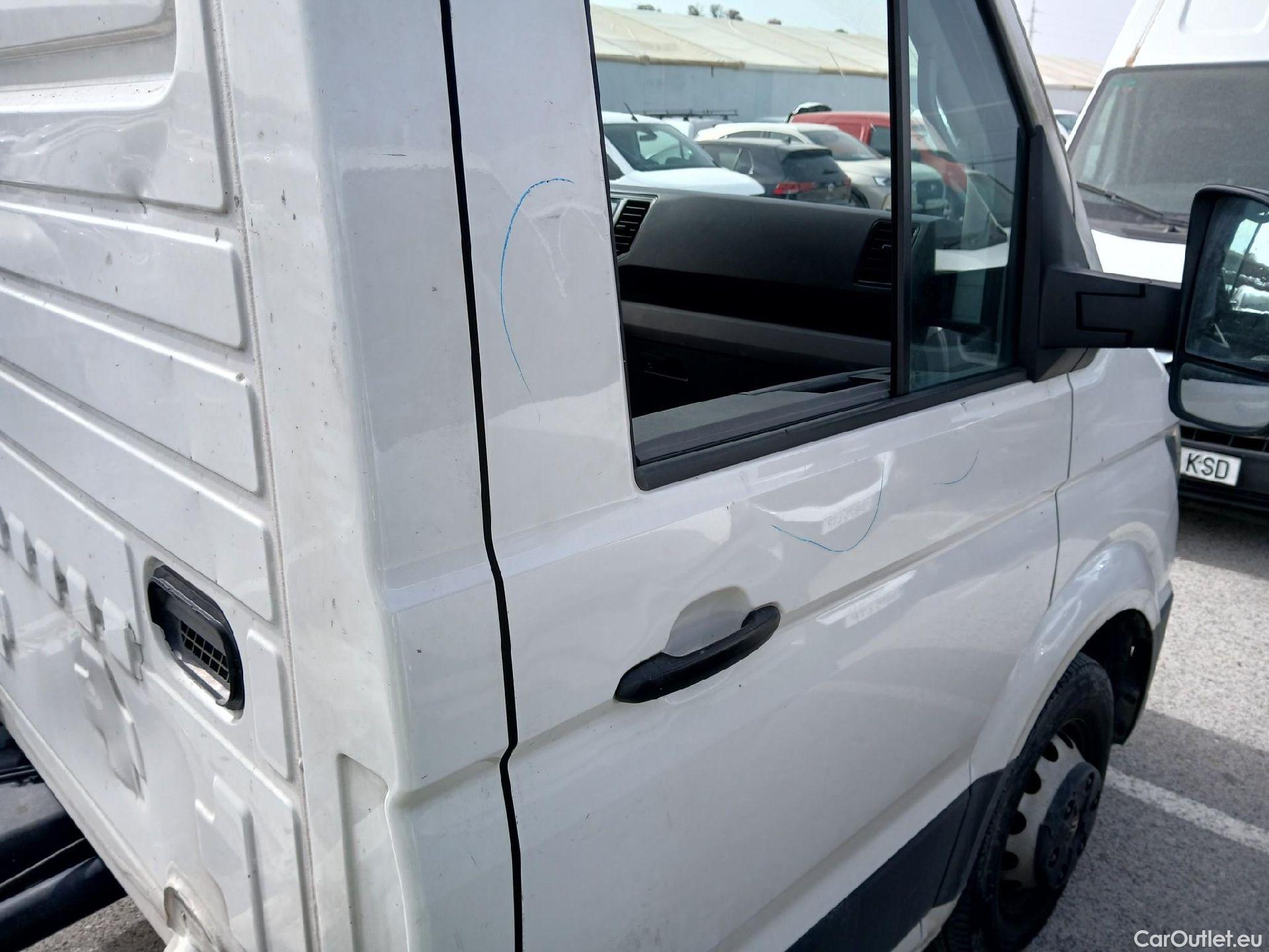  Volkswagen  Crafter VOLKSWAGEN  / 2017 / 2P / chasis cabina 35 Chasis CS RD L4 2.0 TDI 90kW RWD #21