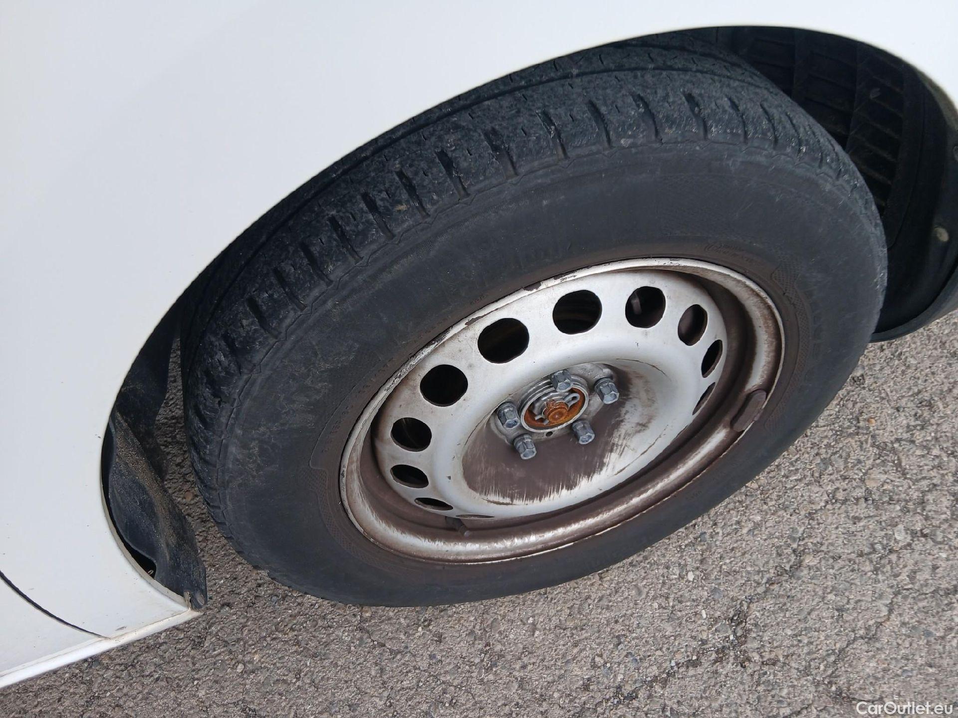  Toyota  Proace TOYOTA  / 2016 / 4P / furgón FU. MEDIO (L1) 2.0D 90kW COMFORT CARGA + #31