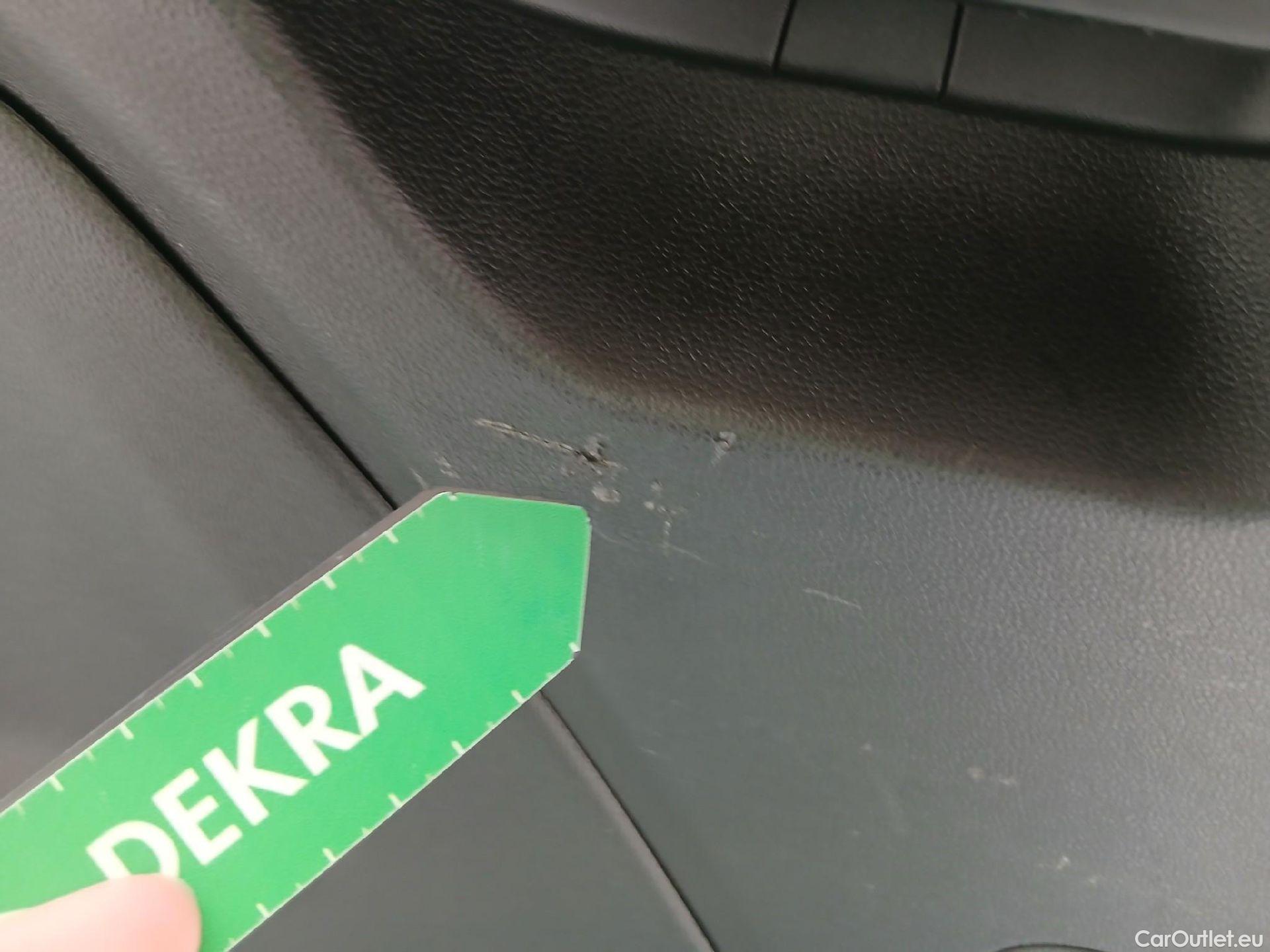  Renault  Megane RENAULT Mégane / 2015 / 5P / familiar Sp. Tourer Zen En. dCi 81kW (110CV) #4