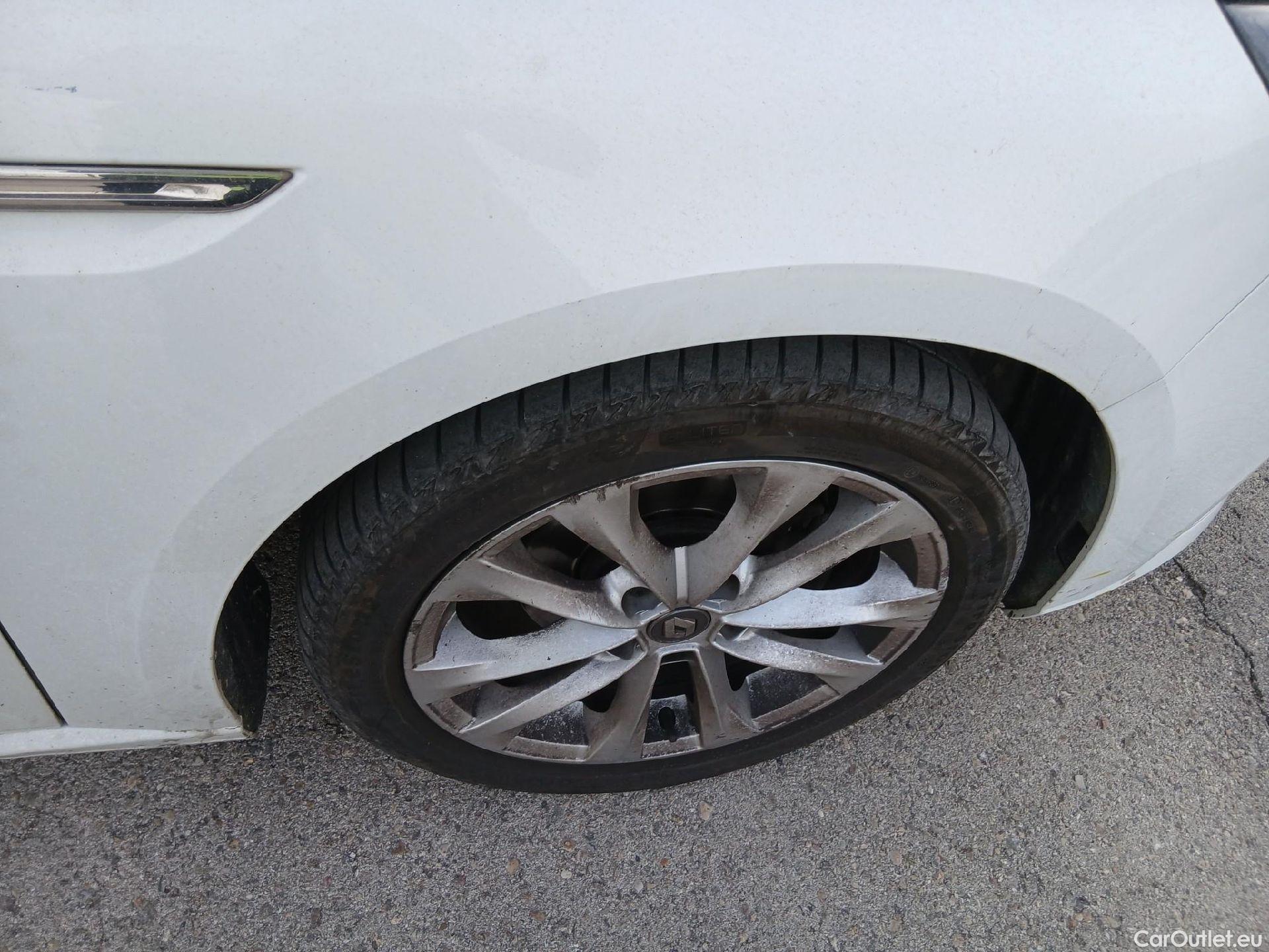  Renault  Megane RENAULT Mégane / 2015 / 5P / familiar Sp. Tourer Zen En. dCi 81kW (110CV) #9