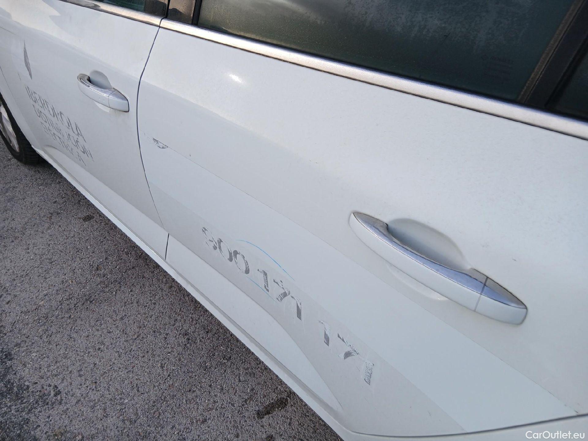  Renault  Megane RENAULT Mégane / 2015 / 5P / familiar Sp. Tourer Zen En. dCi 81kW (110CV) #20