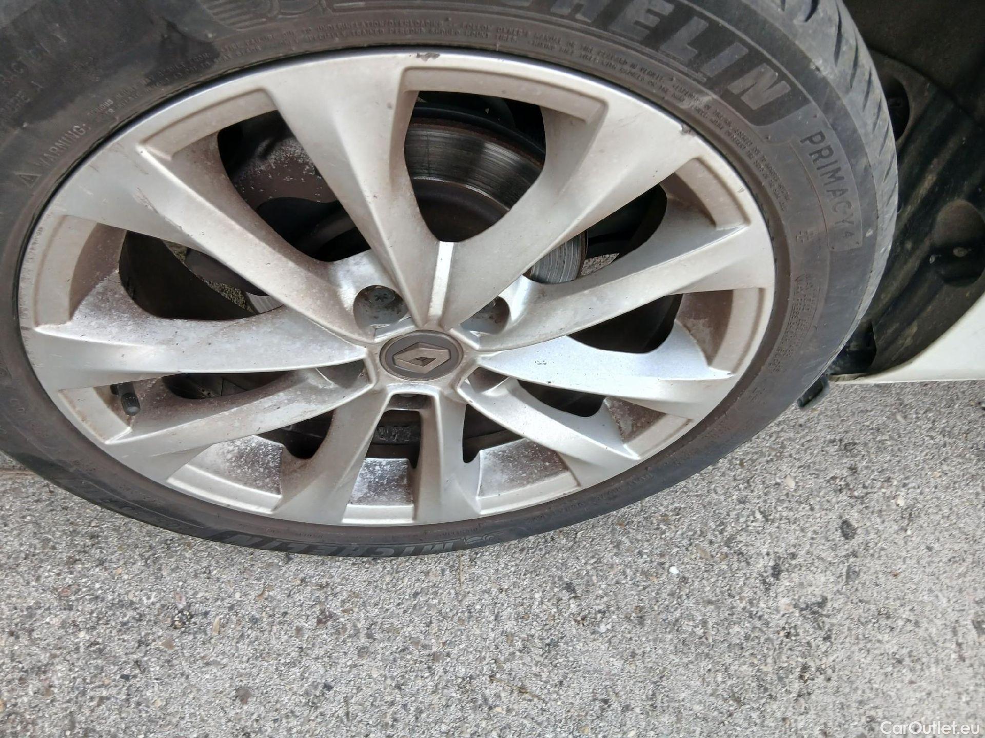  Renault  Megane RENAULT Mégane / 2015 / 5P / familiar Sp. Tourer Zen En. dCi 81kW (110CV) #6