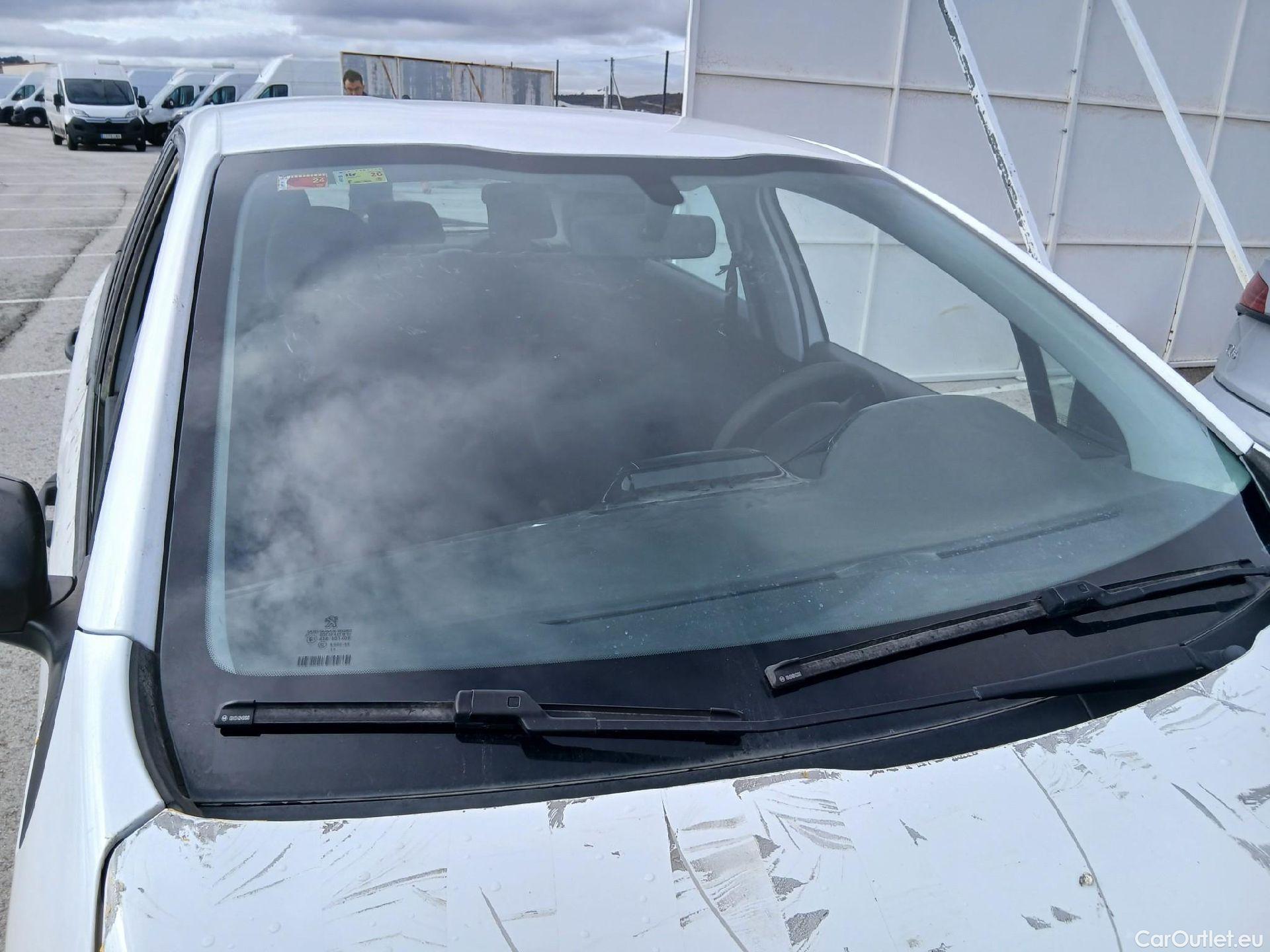  Peugeot  208 PEUGEOT  5p 1G berlina con portón 5P ACCESS 1.6 BlueHDi 55KW (75CV) #20