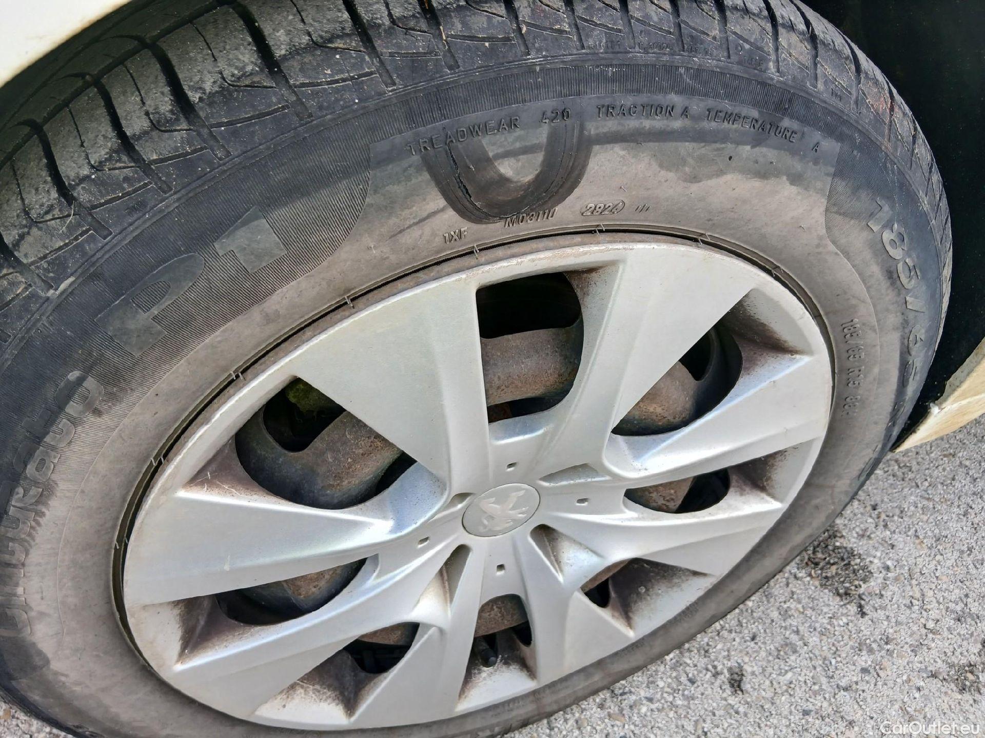  Peugeot  208 PEUGEOT  5p 1G berlina con portón 5P ACCESS 1.6 BlueHDi 55KW (75CV) #13