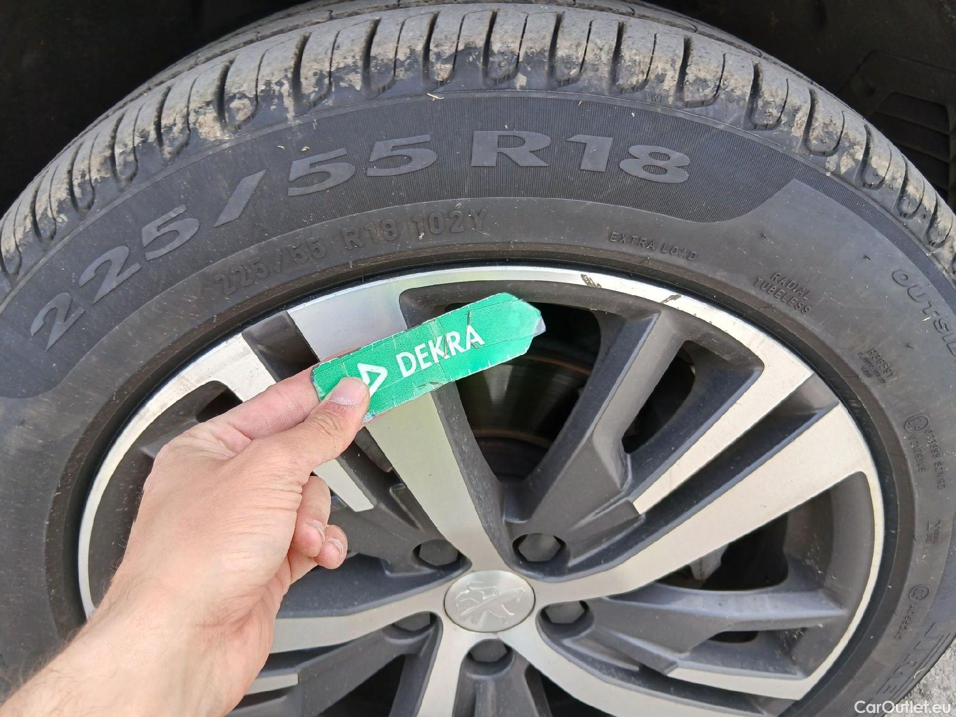  Peugeot  3008 PEUGEOT  / 2020 / 5P / todoterreno 1.5 BlueHDi 96kW (130CV) S&S Allure Pack #30