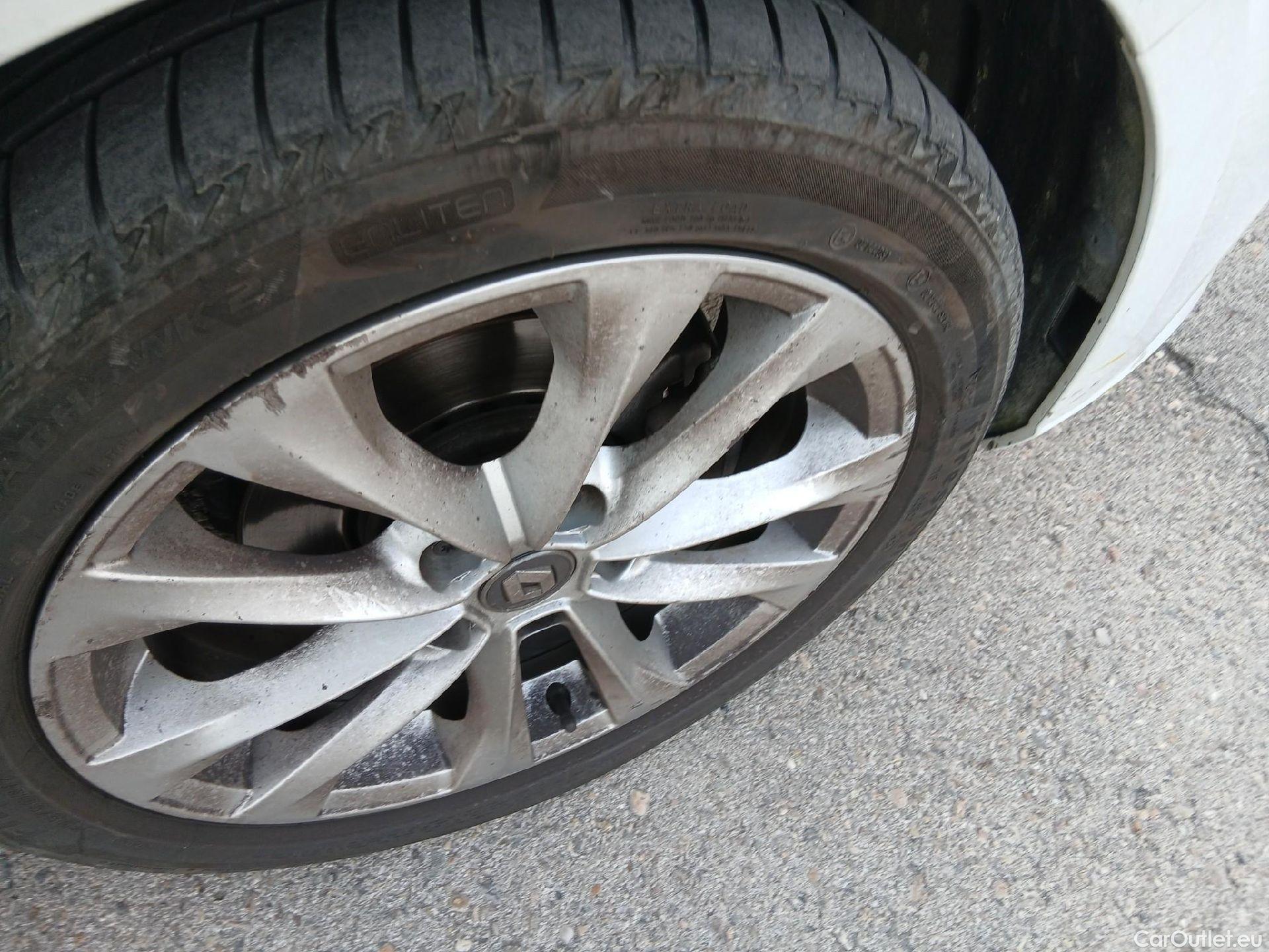  Renault  Megane RENAULT Mégane / 2015 / 5P / familiar Sp. Tourer Zen En. dCi 81kW (110CV) #11