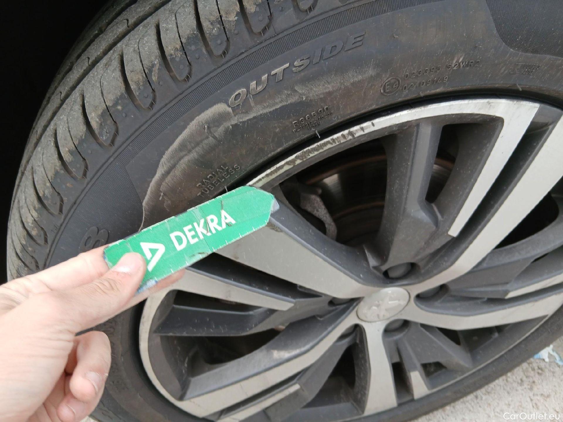  Peugeot  3008 PEUGEOT  / 2020 / 5P / todoterreno 1.5 BlueHDi 96kW (130CV) S&S Allure Pack #8