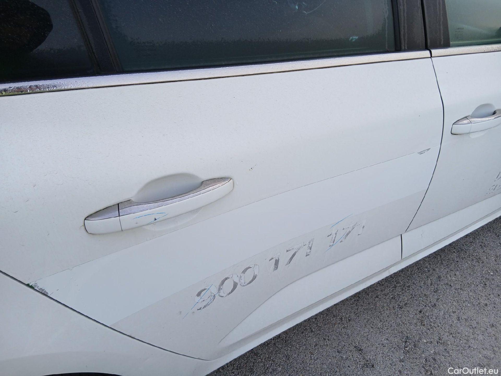  Renault  Megane RENAULT Mégane / 2015 / 5P / familiar Sp. Tourer Zen En. dCi 81kW (110CV) #27