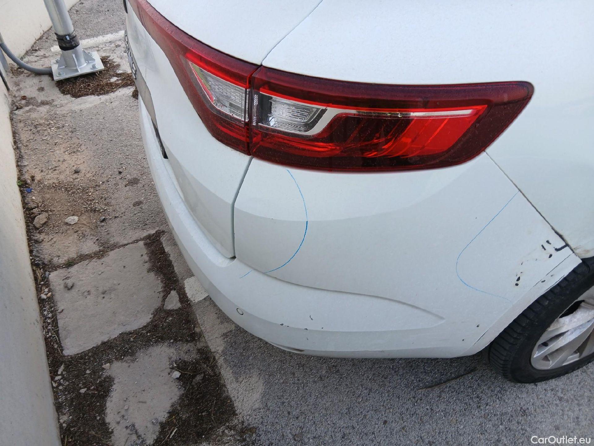  Renault  Megane RENAULT Mégane / 2015 / 5P / familiar Sp. Tourer Zen En. dCi 81kW (110CV) #24