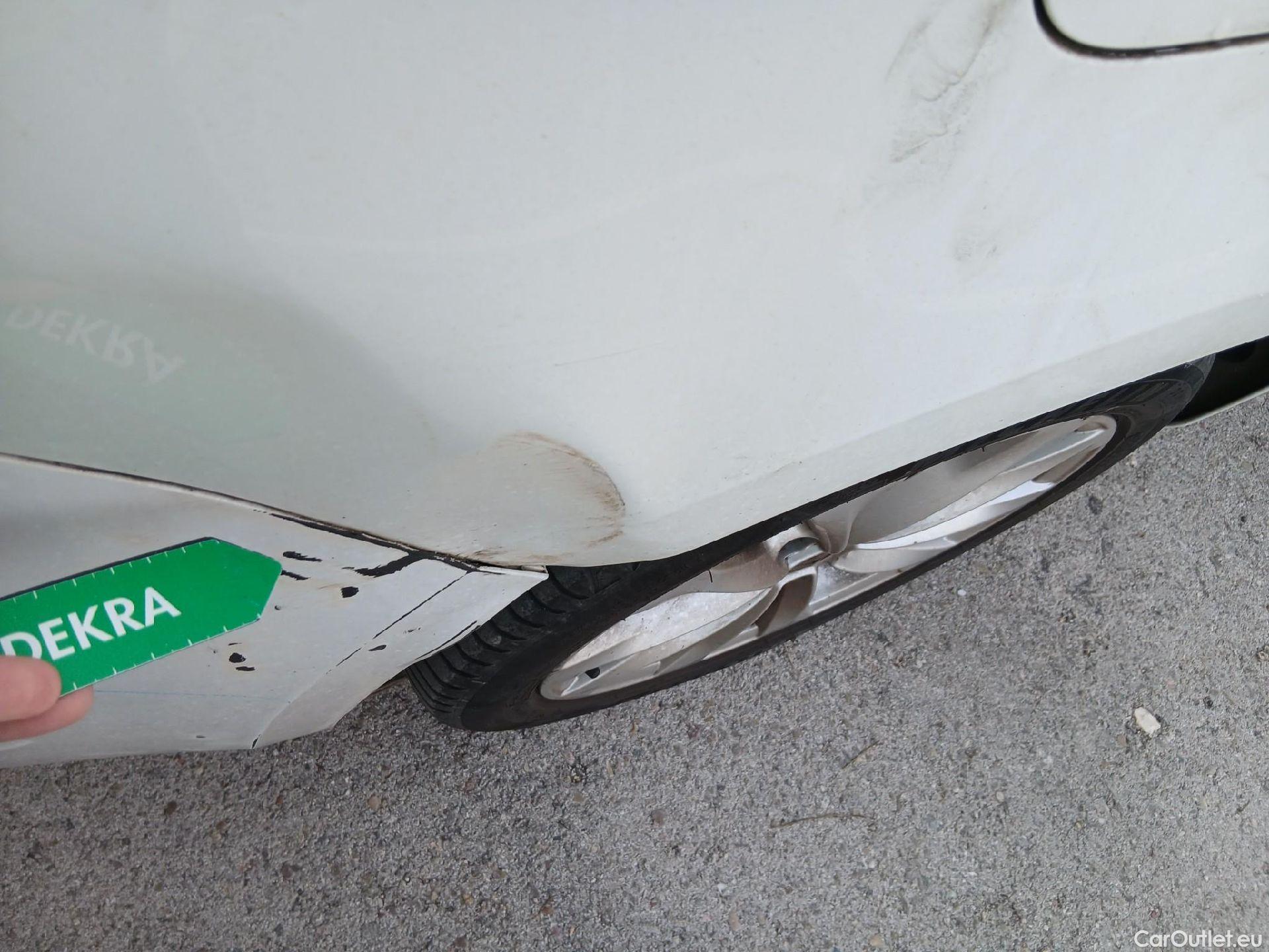  Renault  Megane RENAULT Mégane / 2015 / 5P / familiar Sp. Tourer Zen En. dCi 81kW (110CV) #23