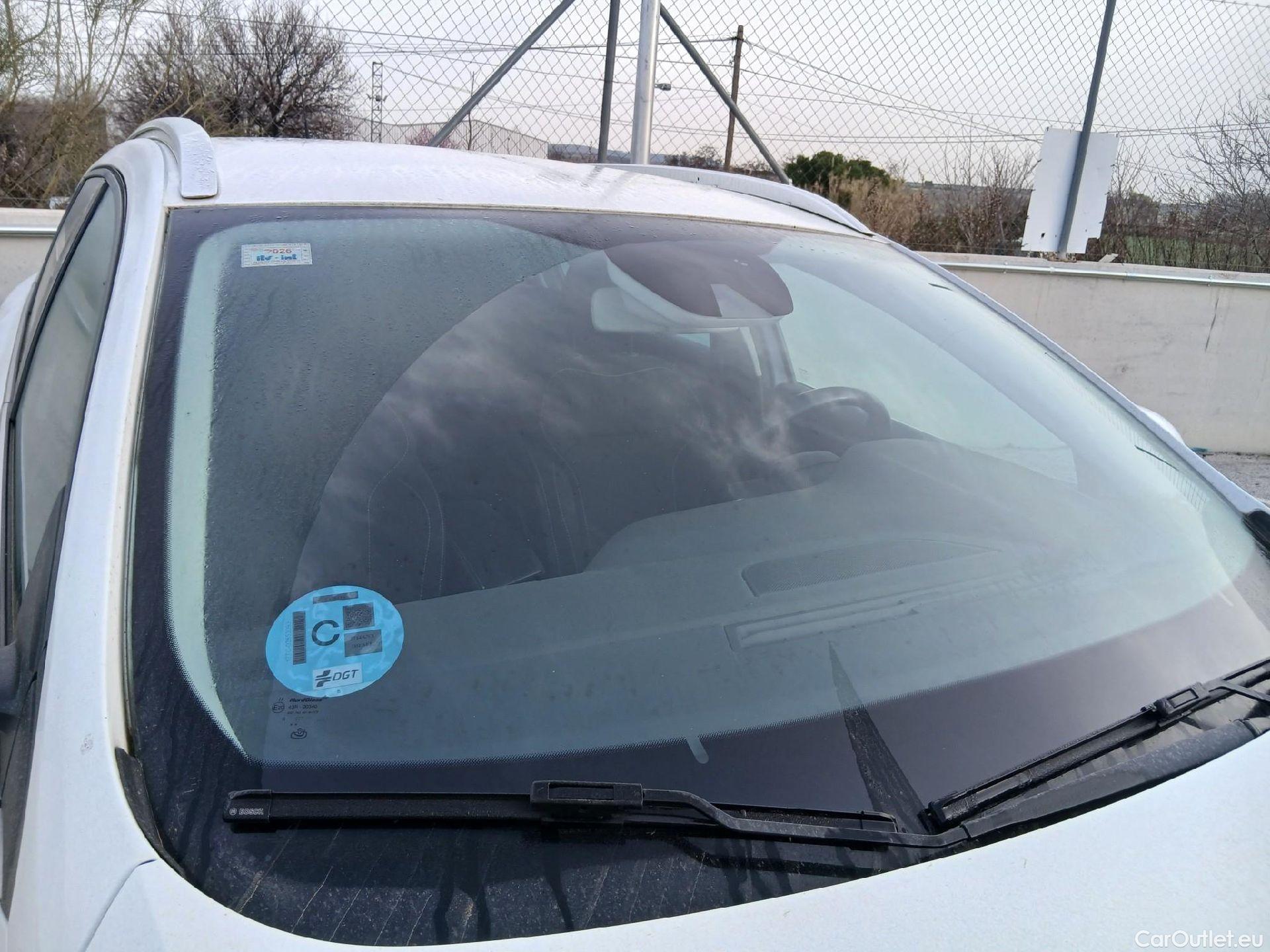  Renault  Megane RENAULT Mégane / 2015 / 5P / familiar Sp. Tourer Zen En. dCi 81kW (110CV) #12