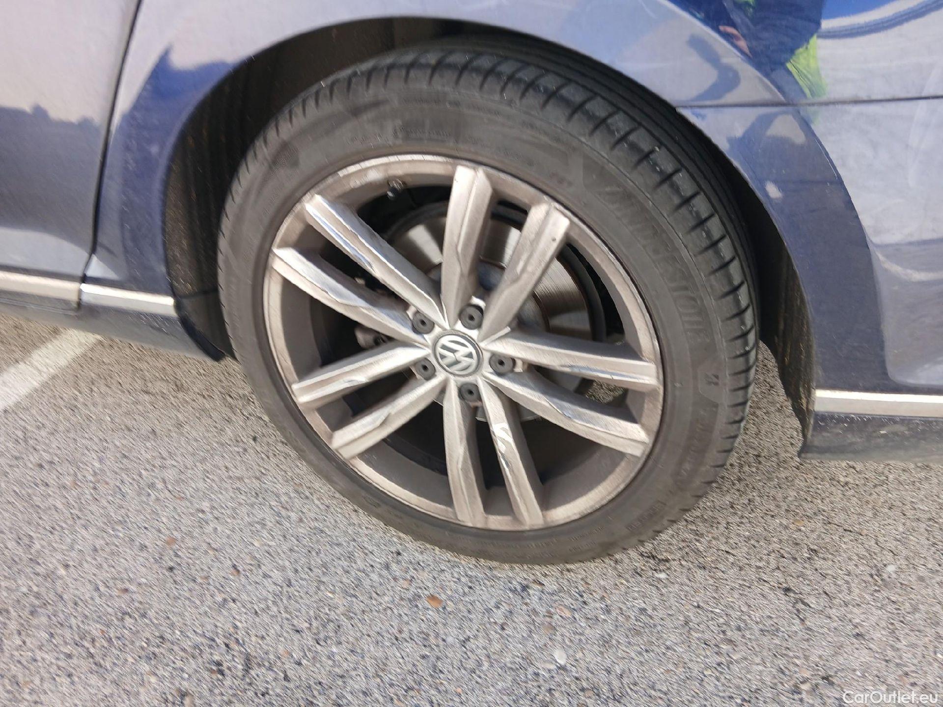  Volkswagen  Passat VOLKSWAGEN  / 2014 / 4P / sedán Sport 2.0 TDI 140kW (190CV) DSG #25