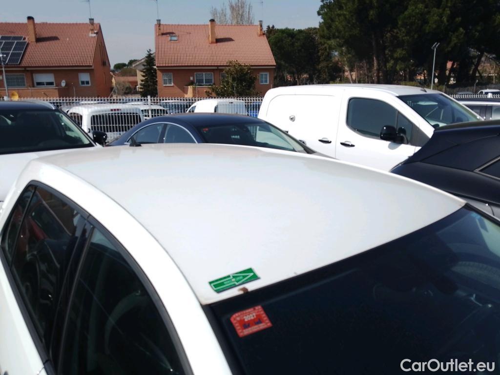  Volkswagen  Golf  VOLKSWAGEN / 2016 / 5P / berlina con portón Ready2Go 1.6 TDI 85kW (115CV) #2