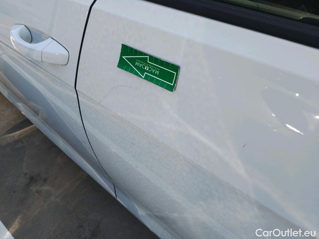  Volkswagen  Golf  VOLKSWAGEN / 2016 / 5P / berlina con portón Ready2Go 1.6 TDI 85kW (115CV) #12