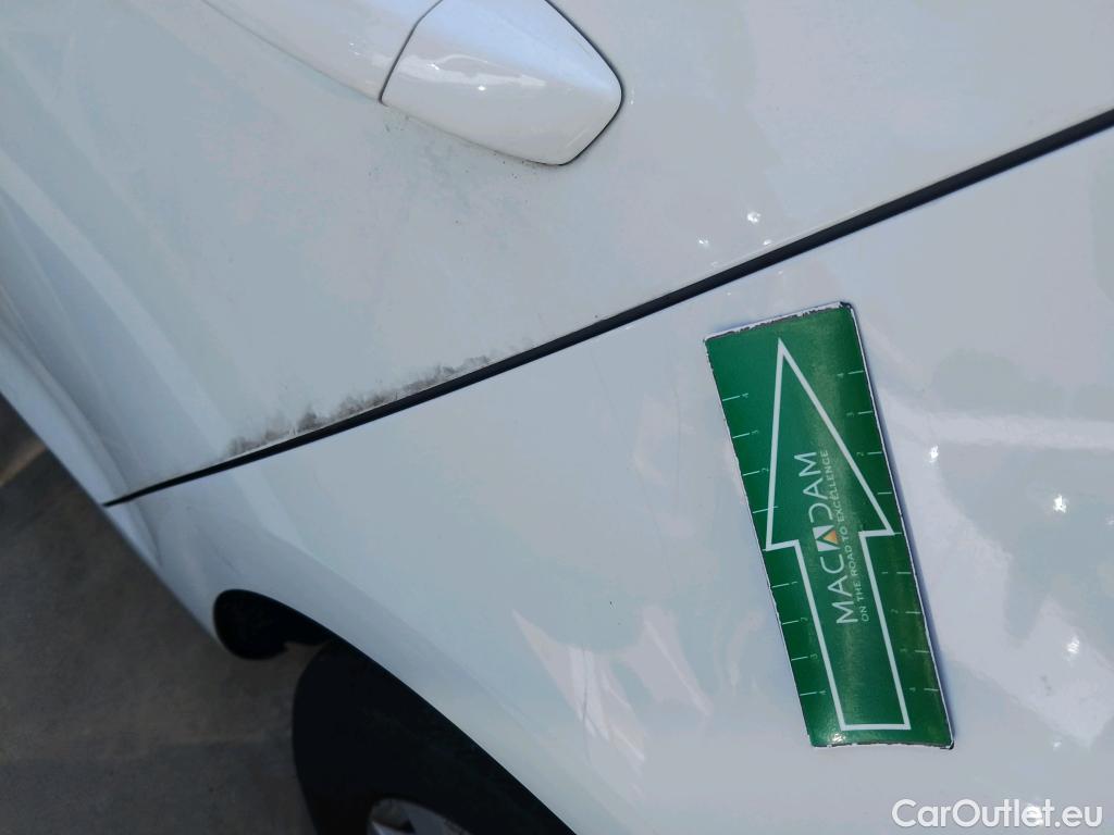  Volkswagen  Golf  VOLKSWAGEN / 2016 / 5P / berlina con portón Ready2Go 1.6 TDI 85kW (115CV) #32