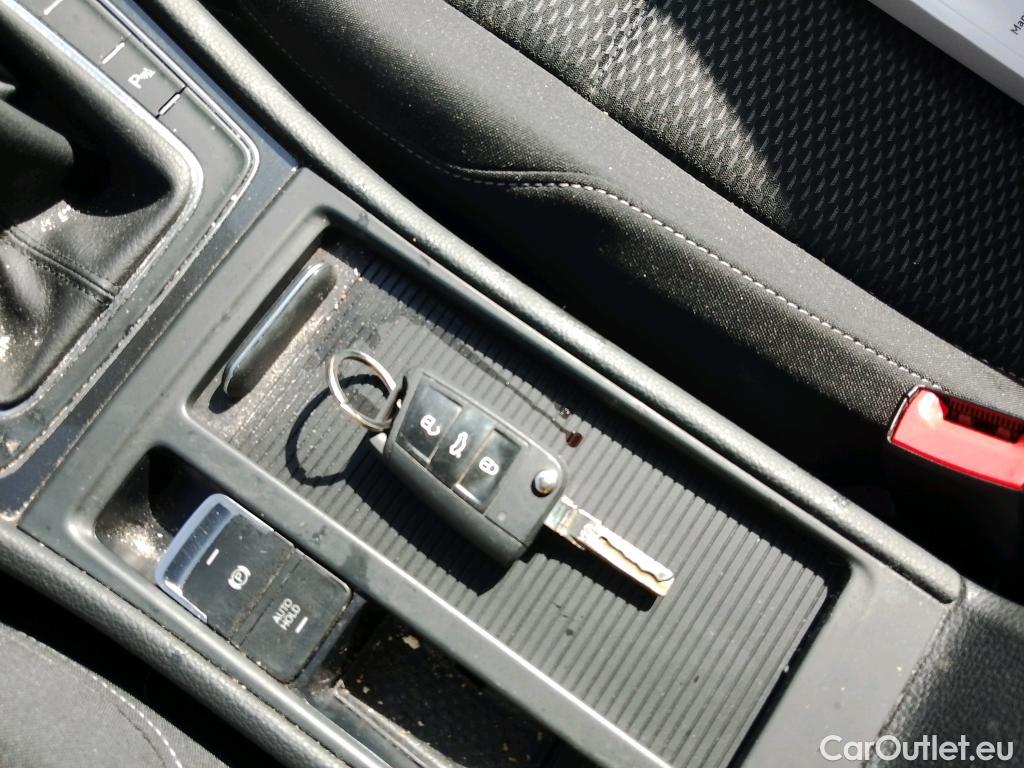  Volkswagen  Golf  VOLKSWAGEN / 2016 / 5P / berlina con portón Ready2Go 1.6 TDI 85kW (115CV) #1