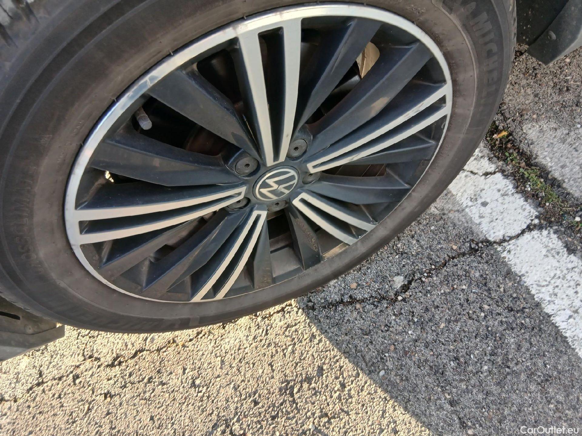  Volkswagen  Tiguan VOLKSWAGEN  / 2020 / 5P / todoterreno Life 1.4 TSI eHybrid 180kW (245CV) DSG #13