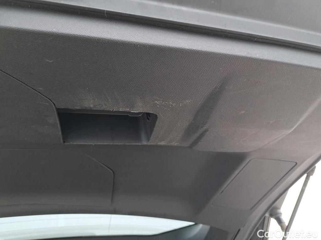  Peugeot  5008 PEUGEOT  / 2020 / 5P / todoterreno 1.5 BlueHDi 96kW S&S Allure Pack EAT8 #38