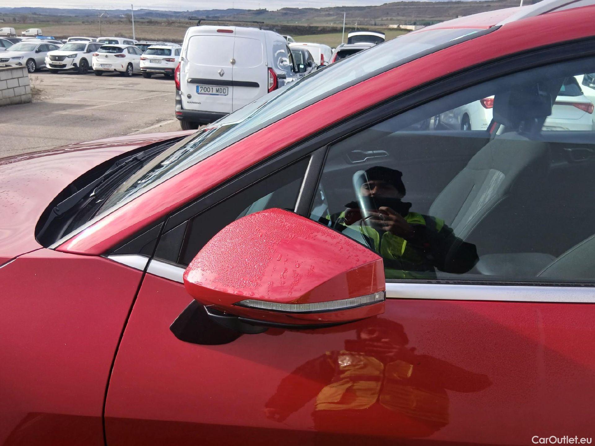  KIA  Sportage KIA  / 2022 / 5P / todoterreno 1.6 T-GDi MHEV 112kW (150CV) Drive 4X2 #3