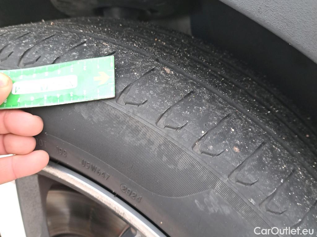  Peugeot  5008 PEUGEOT  / 2020 / 5P / todoterreno 1.5 BlueHDi 96kW S&S Allure Pack EAT8 #8