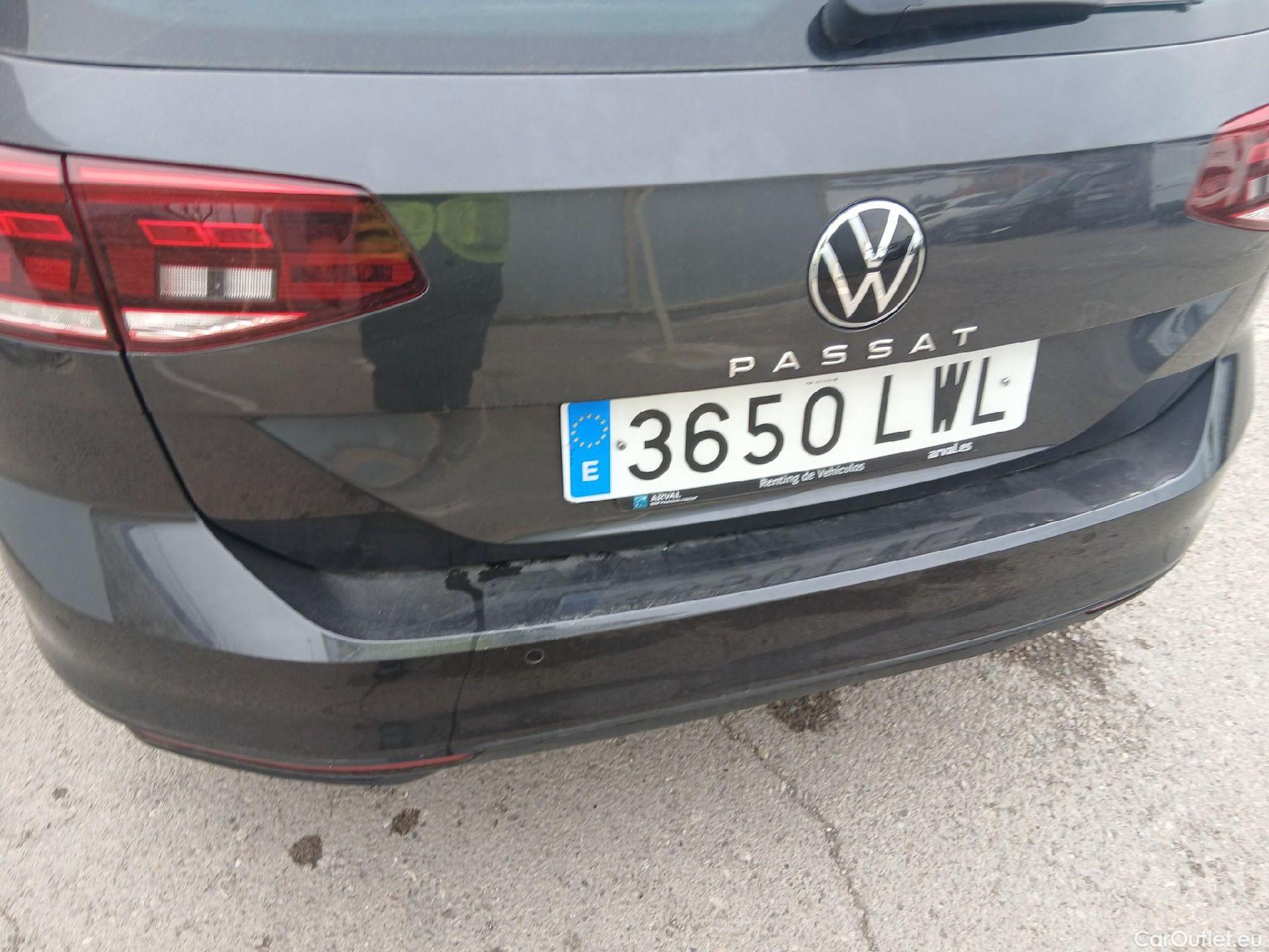  Volkswagen  Passat VOLKSWAGEN  / 2019 / 5P / familiar Variant Executive 2.0 TDI 110kW DSG #13