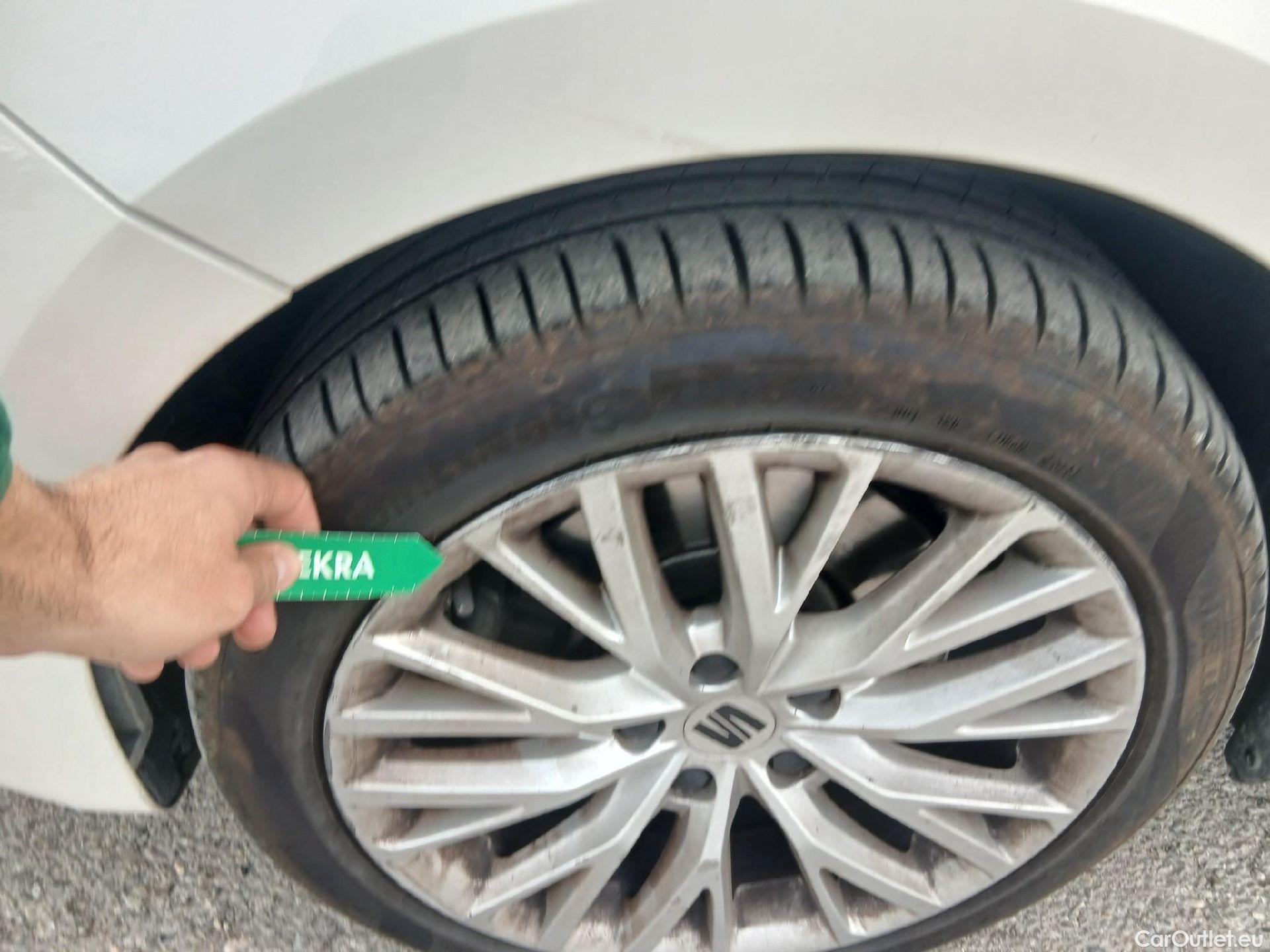  Seat  Leon SEAT Nuevo León / 2020 / 5P / familiar SP 1.4 e-Hybrid DSG S&S Xcellence Go L #8