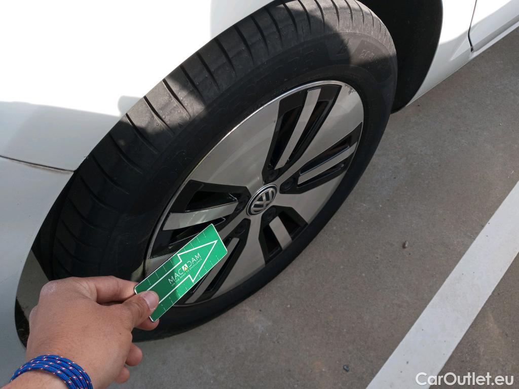  Volkswagen  Golf  VOLKSWAGEN / 2016 / 5P / berlina con portón e-ePower 110 kW (136CV) #2