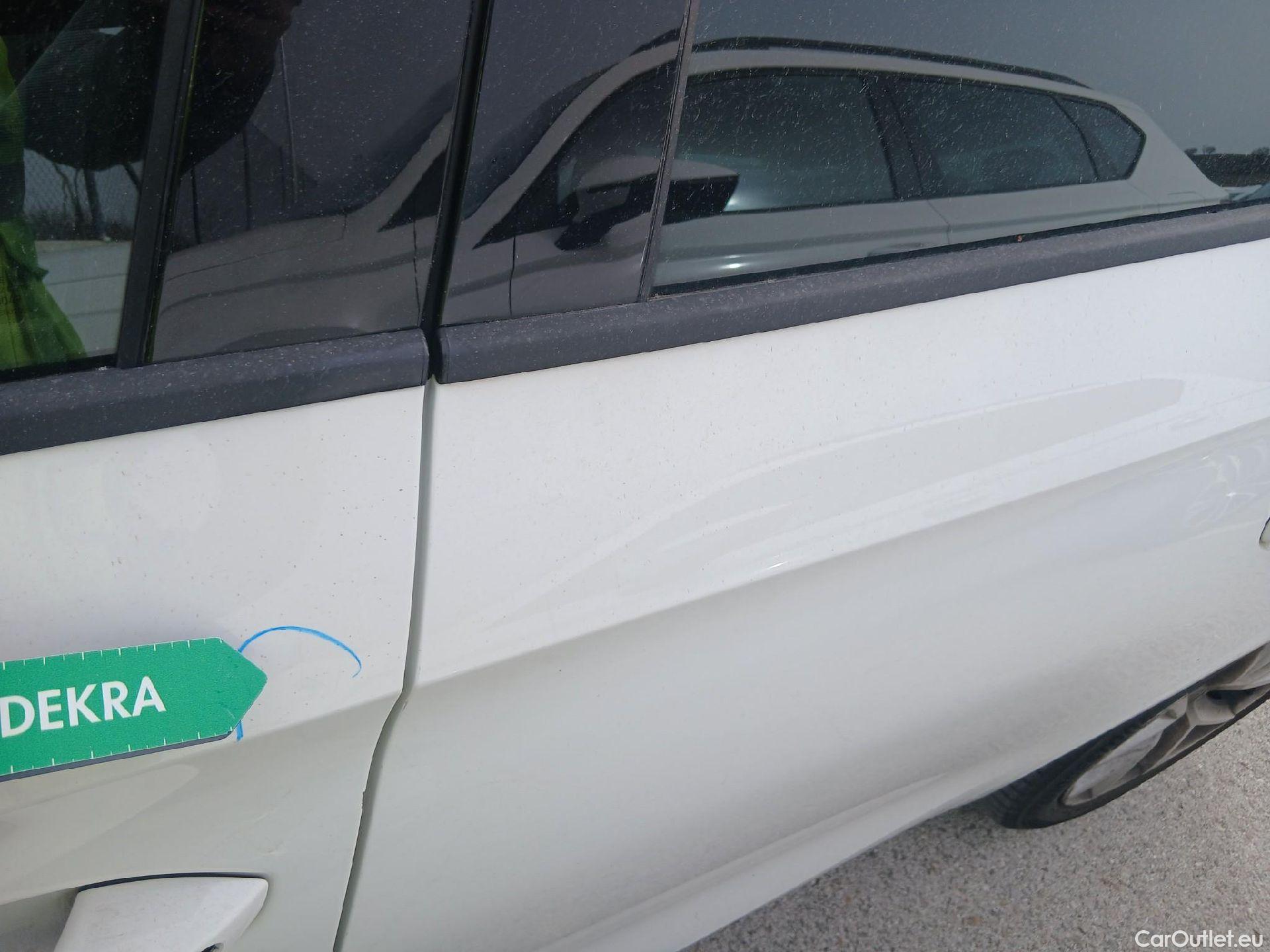  Land Rover  Discovery SEAT Nuevo León / 2020 / 5P / berlina con portón 2.0 TDI 85kW S&S Style Go (AC3) #28