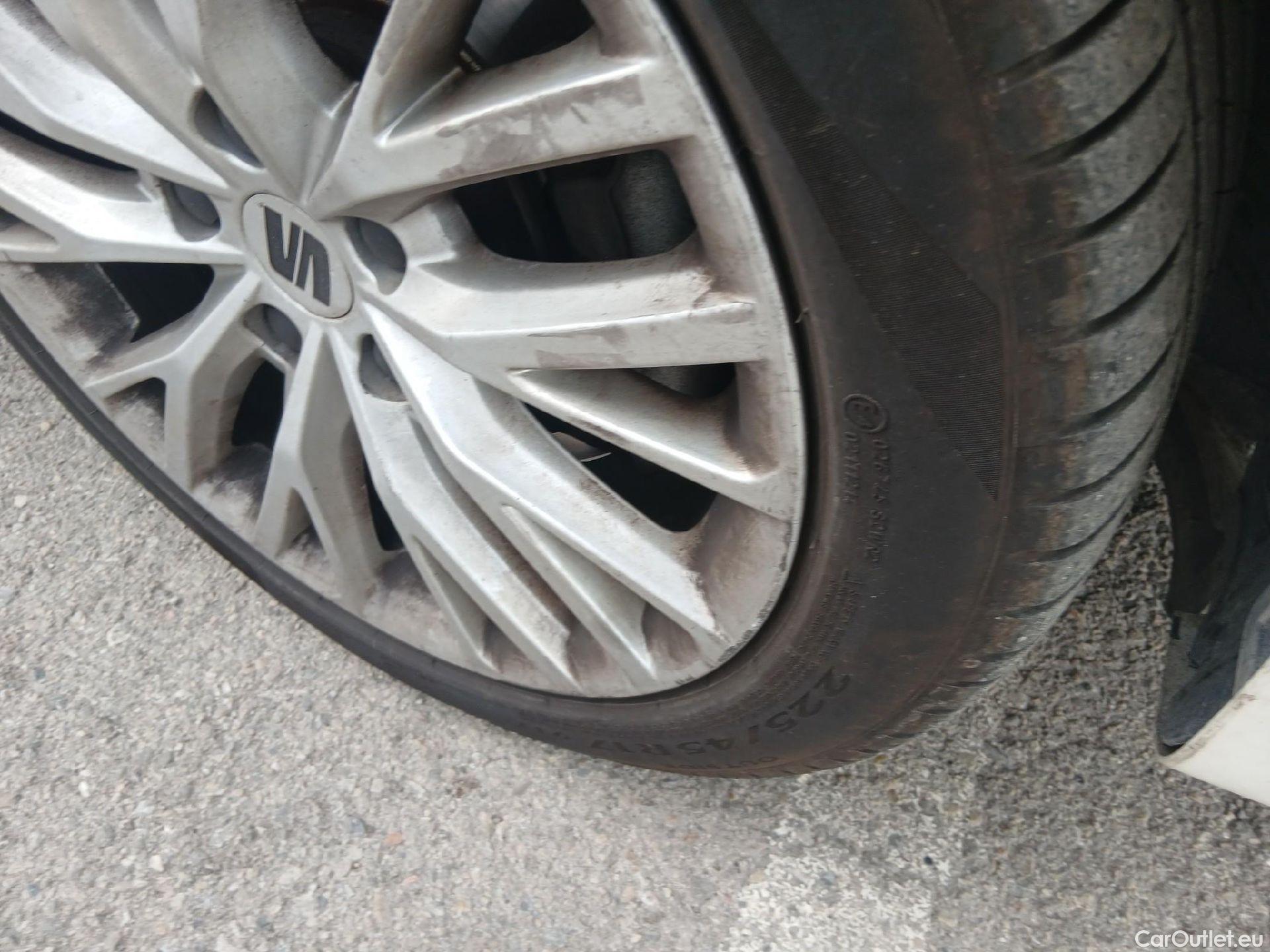  Seat  Leon SEAT Nuevo León / 2020 / 5P / familiar SP 1.4 e-Hybrid DSG S&S Xcellence Go L #17