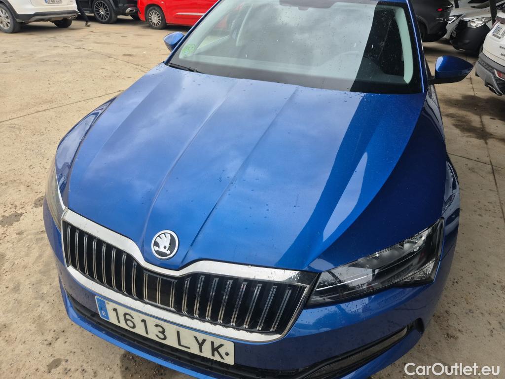  Skoda  Superb SKODA  / 2019 / 5P / familiar Combi 2.0 TDI 110kW (150CV) DSG Ambition #1